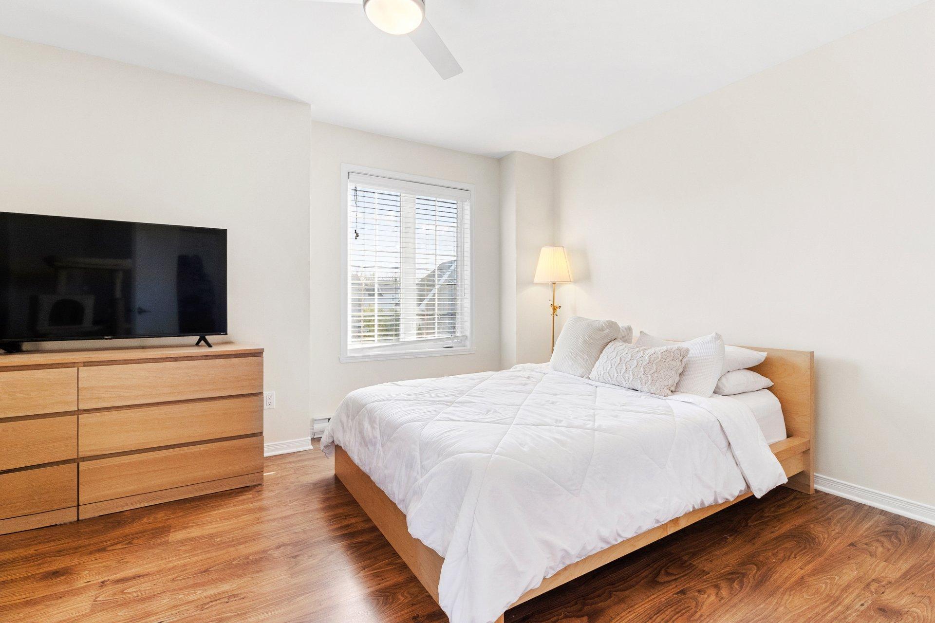 









2043


Rue de Bordeaux

,
Vaudreuil-Dorion,




QC
J7V9P8

