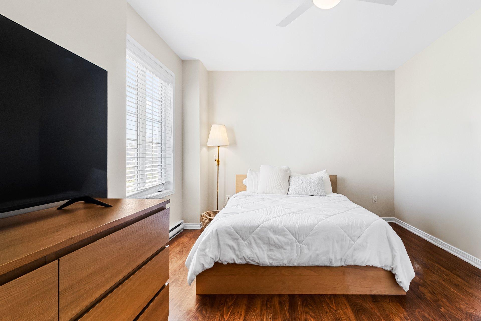 









2043


Rue de Bordeaux

,
Vaudreuil-Dorion,




QC
J7V9P8

