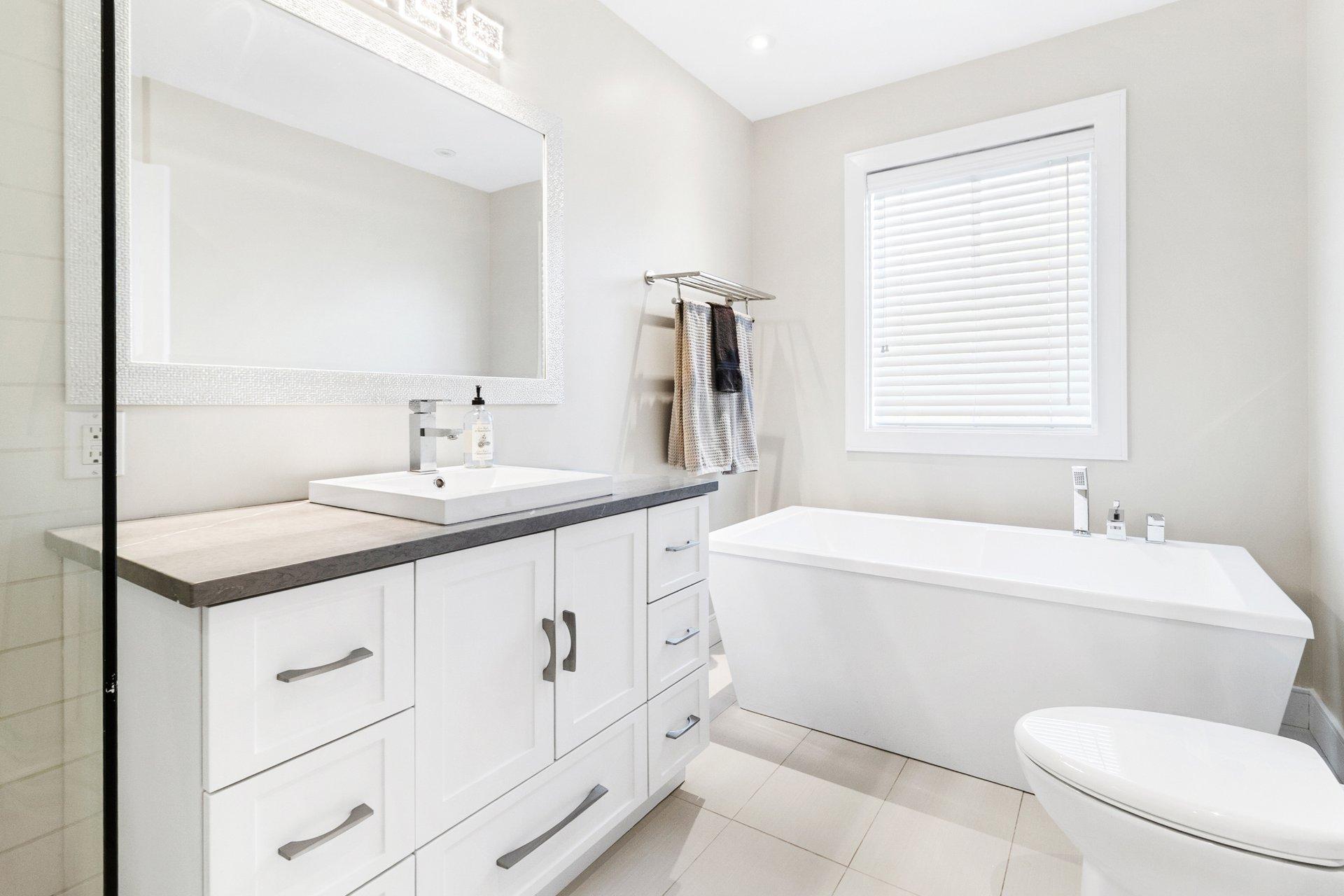 









2043


Rue de Bordeaux

,
Vaudreuil-Dorion,




QC
J7V9P8

