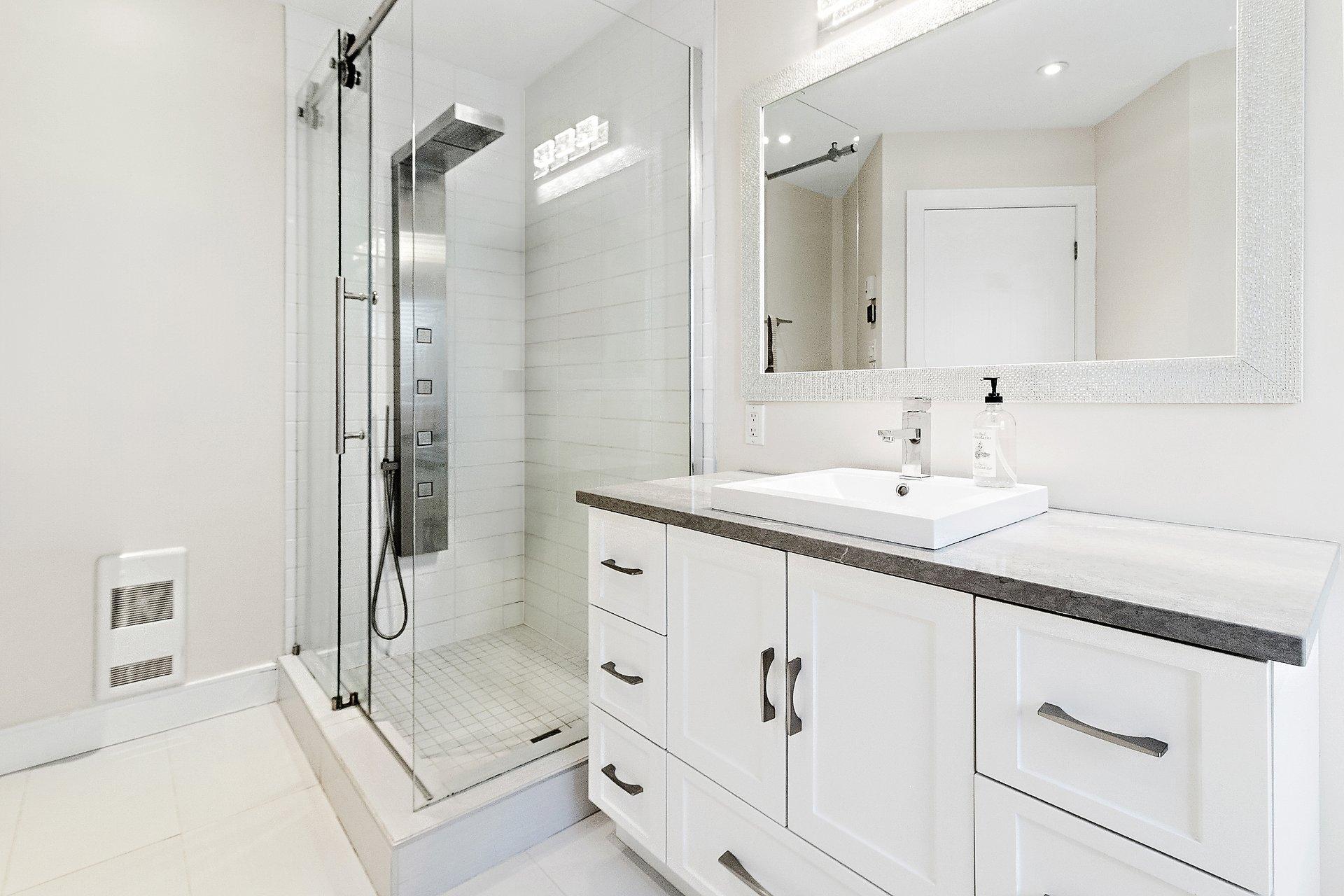 









2043


Rue de Bordeaux

,
Vaudreuil-Dorion,




QC
J7V9P8

