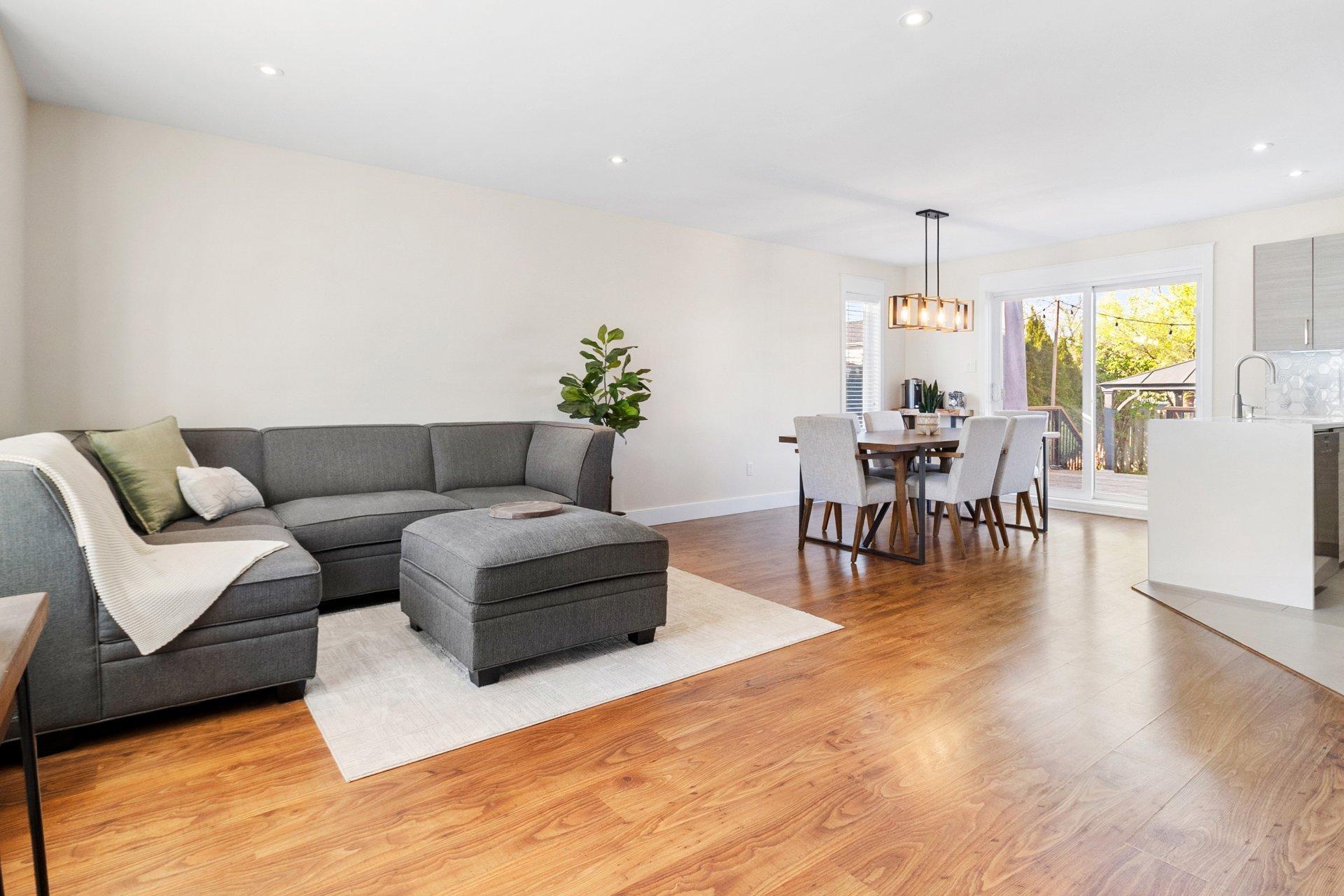 









2043


Rue de Bordeaux

,
Vaudreuil-Dorion,




QC
J7V9P8

