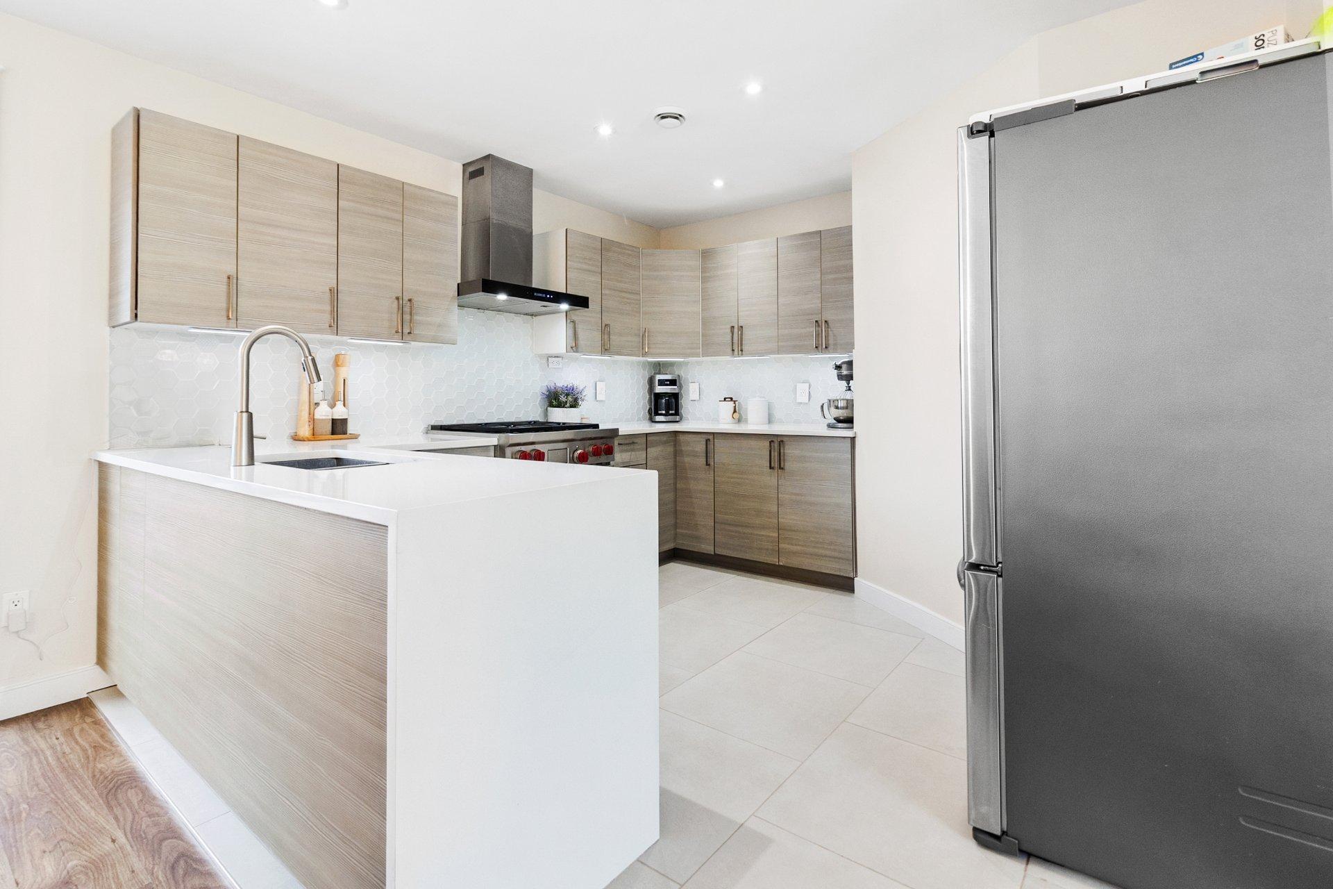 









2043


Rue de Bordeaux

,
Vaudreuil-Dorion,




QC
J7V9P8

