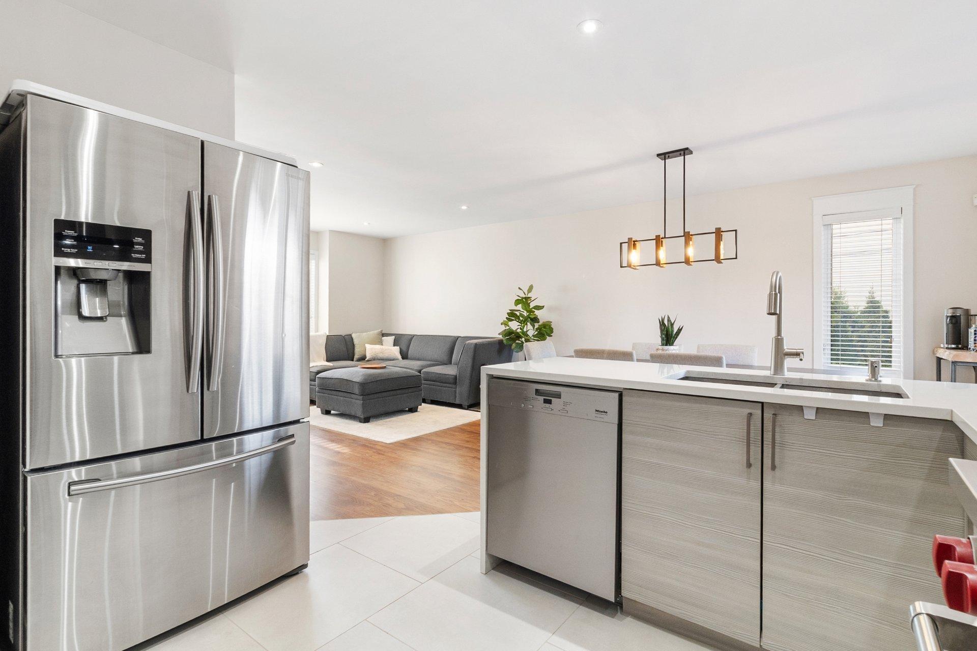 









2043


Rue de Bordeaux

,
Vaudreuil-Dorion,




QC
J7V9P8

