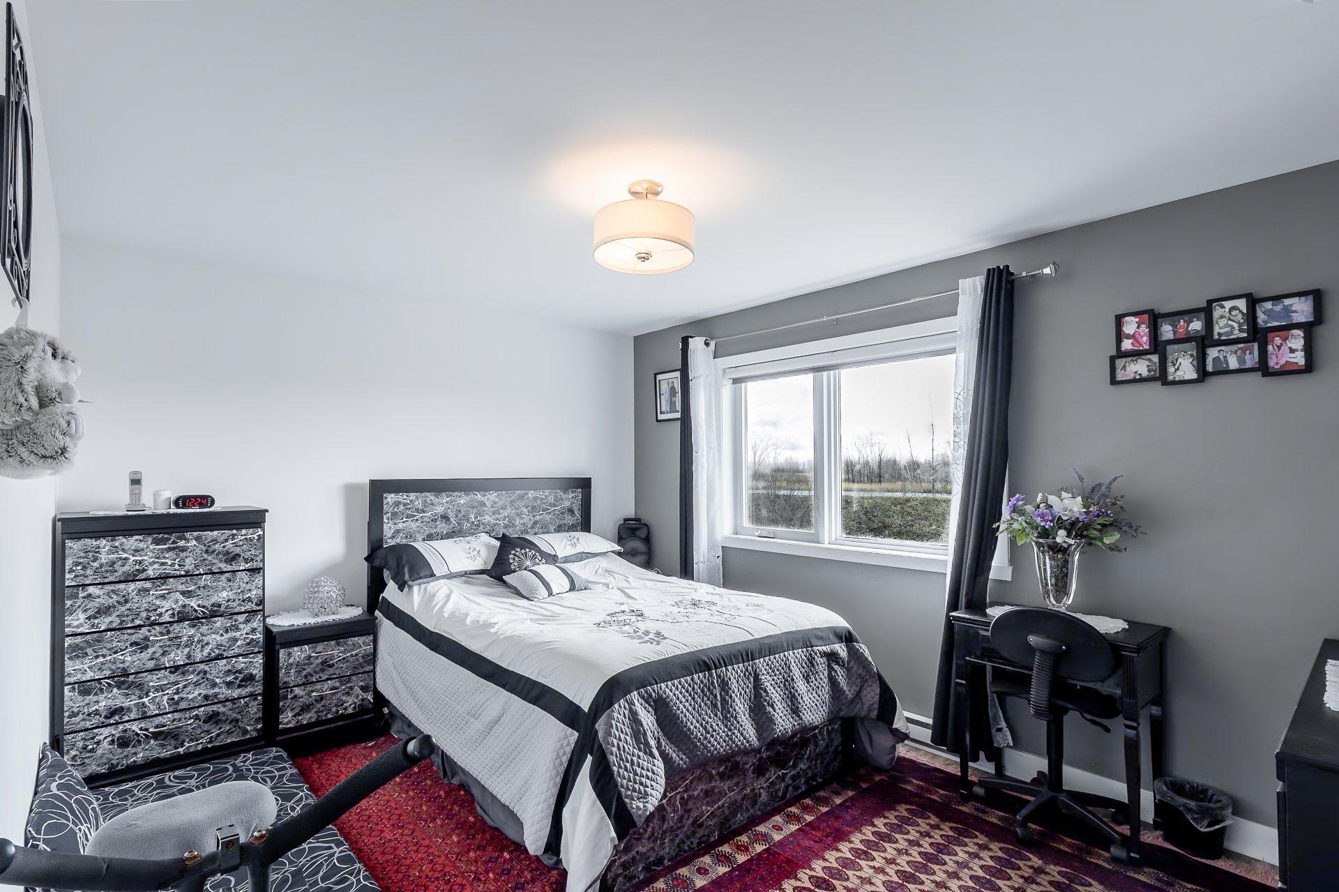 









3183


Rue des Galets

,
Carignan,




QC
J3L0X8

