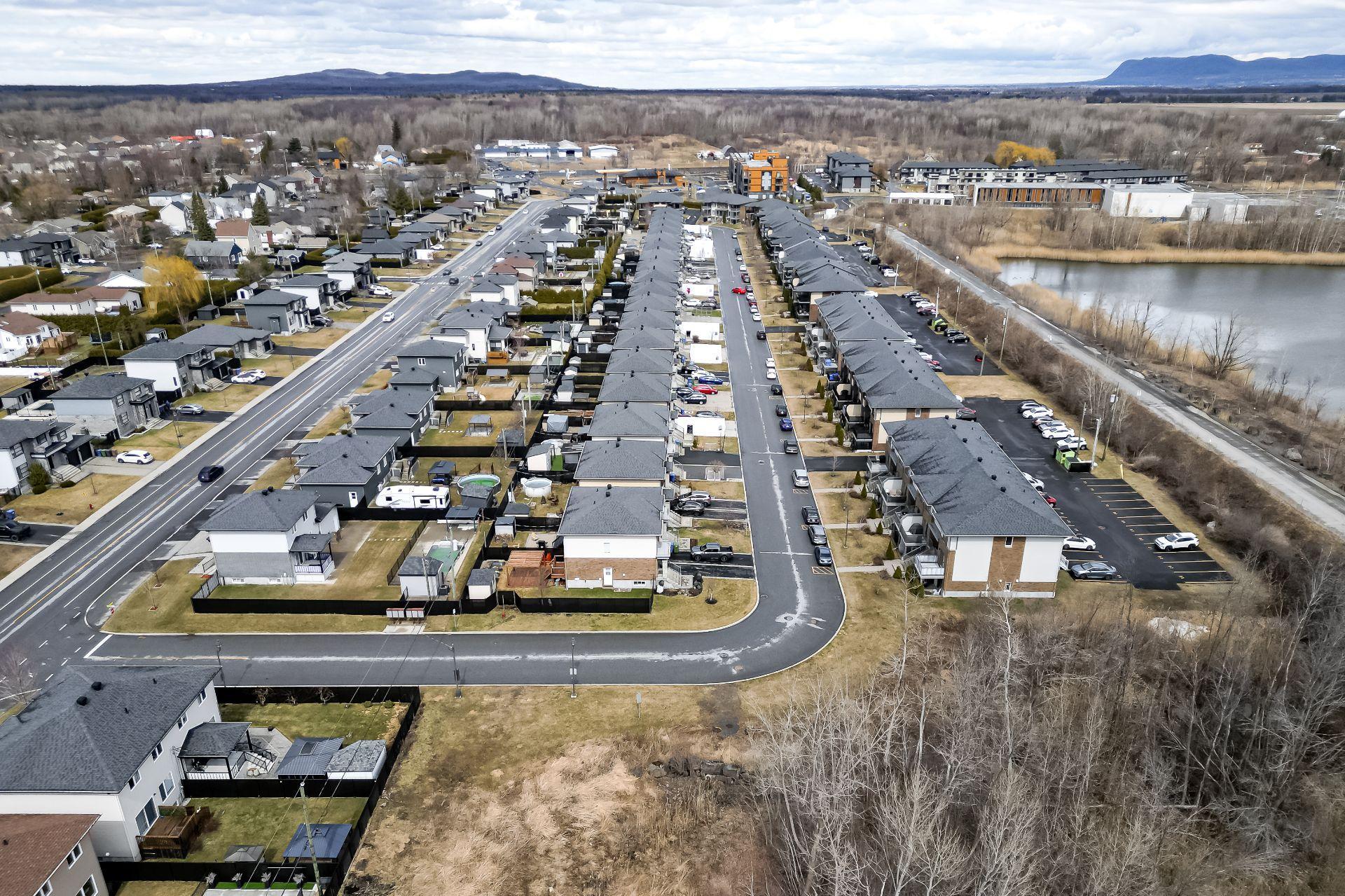 









3183


Rue des Galets

,
Carignan,




QC
J3L0X8

