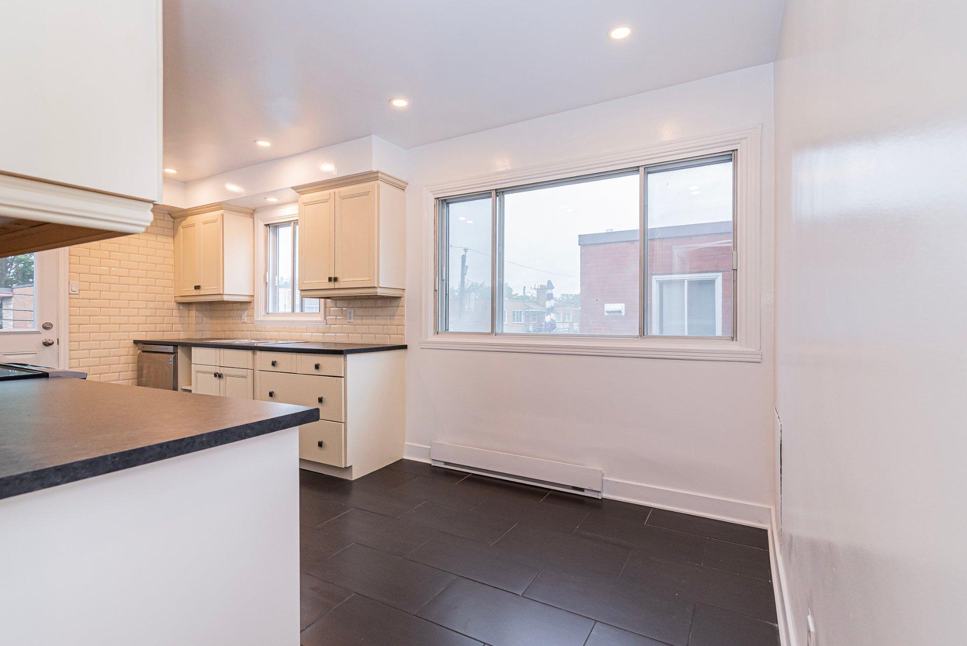 









11032


Rue James-Morrice

,
Montréal (Ahuntsic-Cartierville),




QC
H3M2E2

