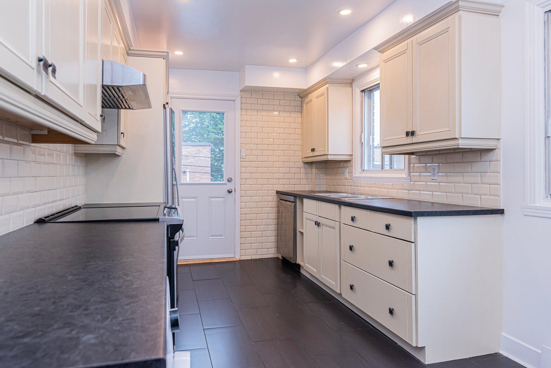 









11032


Rue James-Morrice

,
Montréal (Ahuntsic-Cartierville),




QC
H3M2E2

