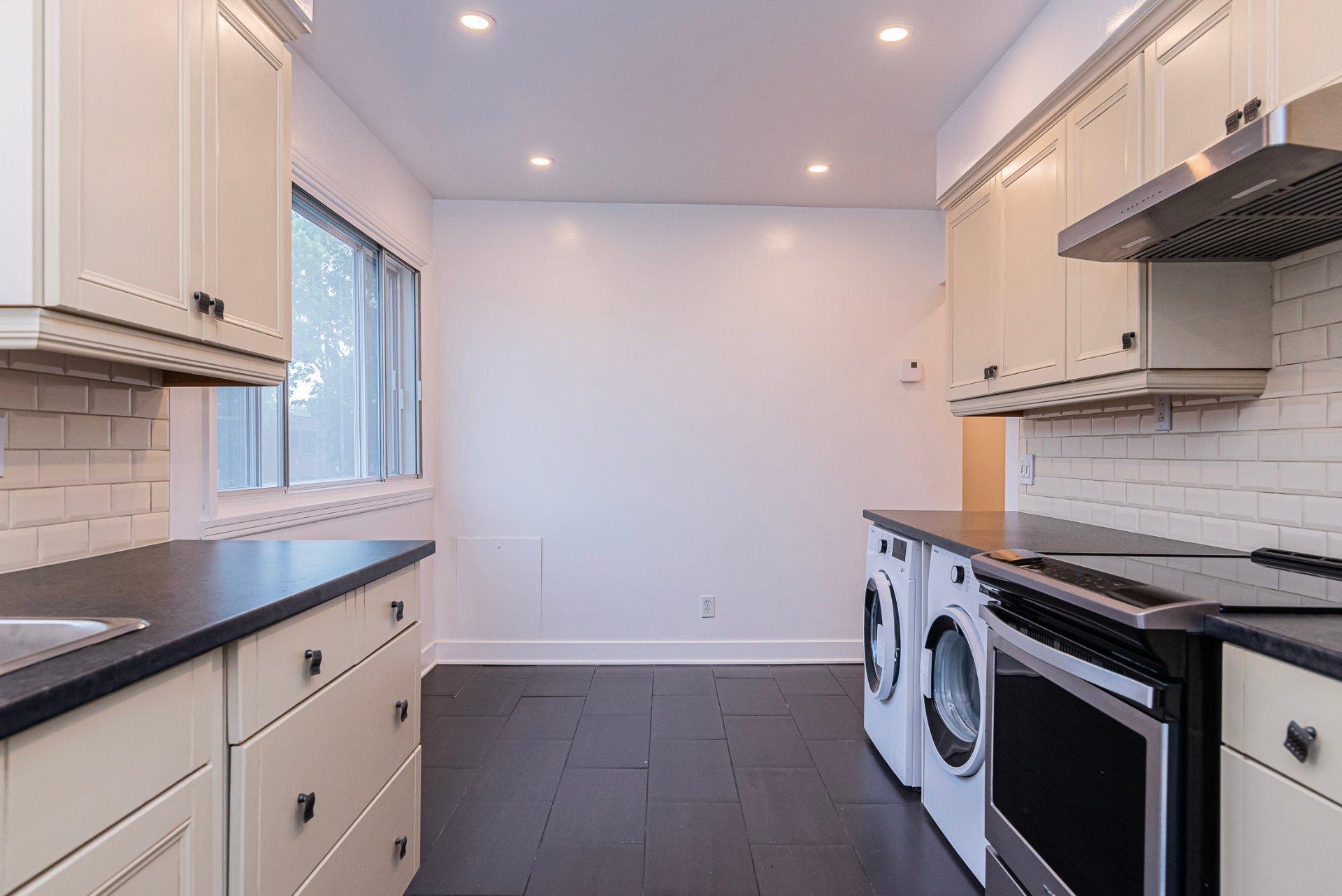 









11032


Rue James-Morrice

,
Montréal (Ahuntsic-Cartierville),




QC
H3M2E2

