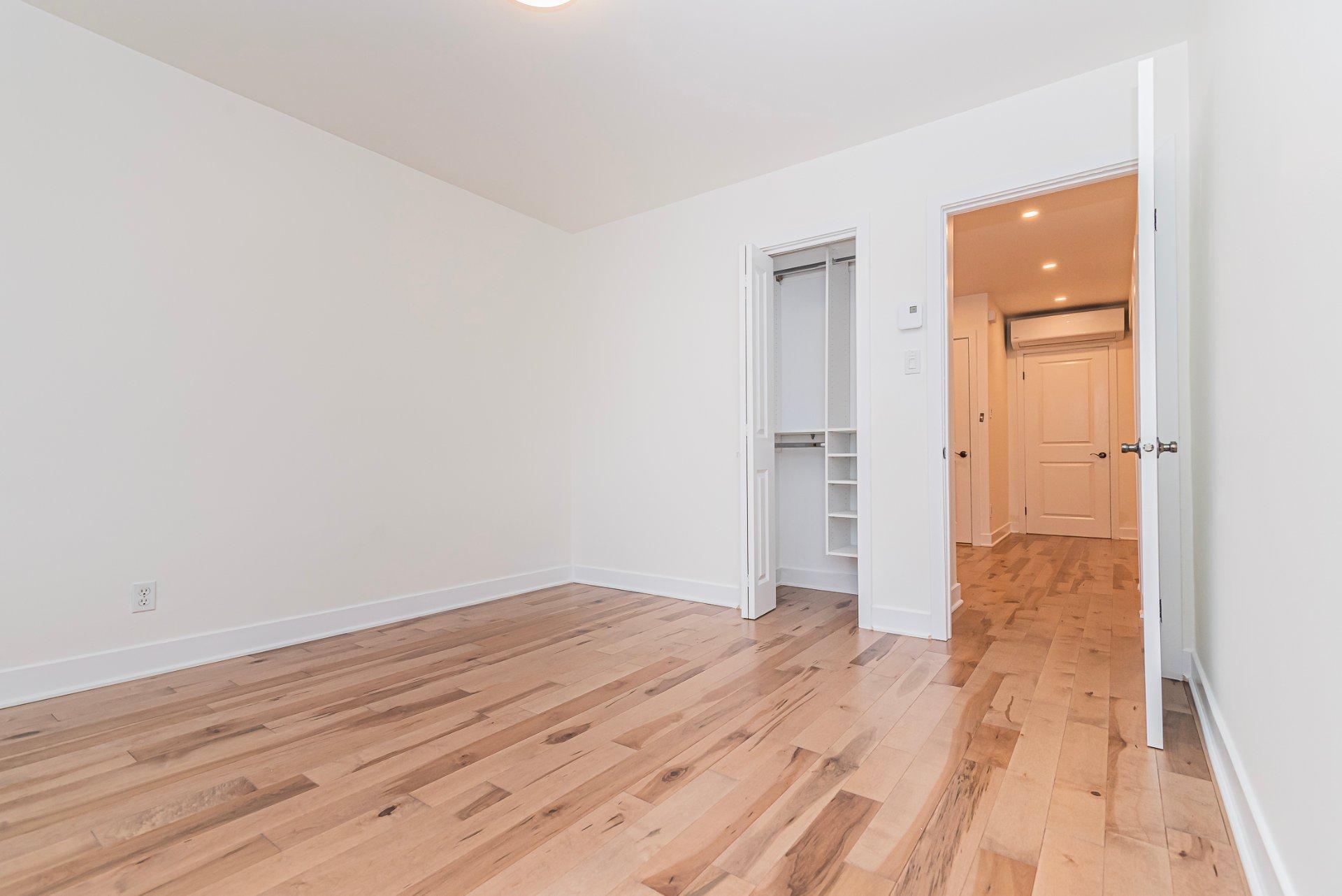 









11032


Rue James-Morrice

,
Montréal (Ahuntsic-Cartierville),




QC
H3M2E2

