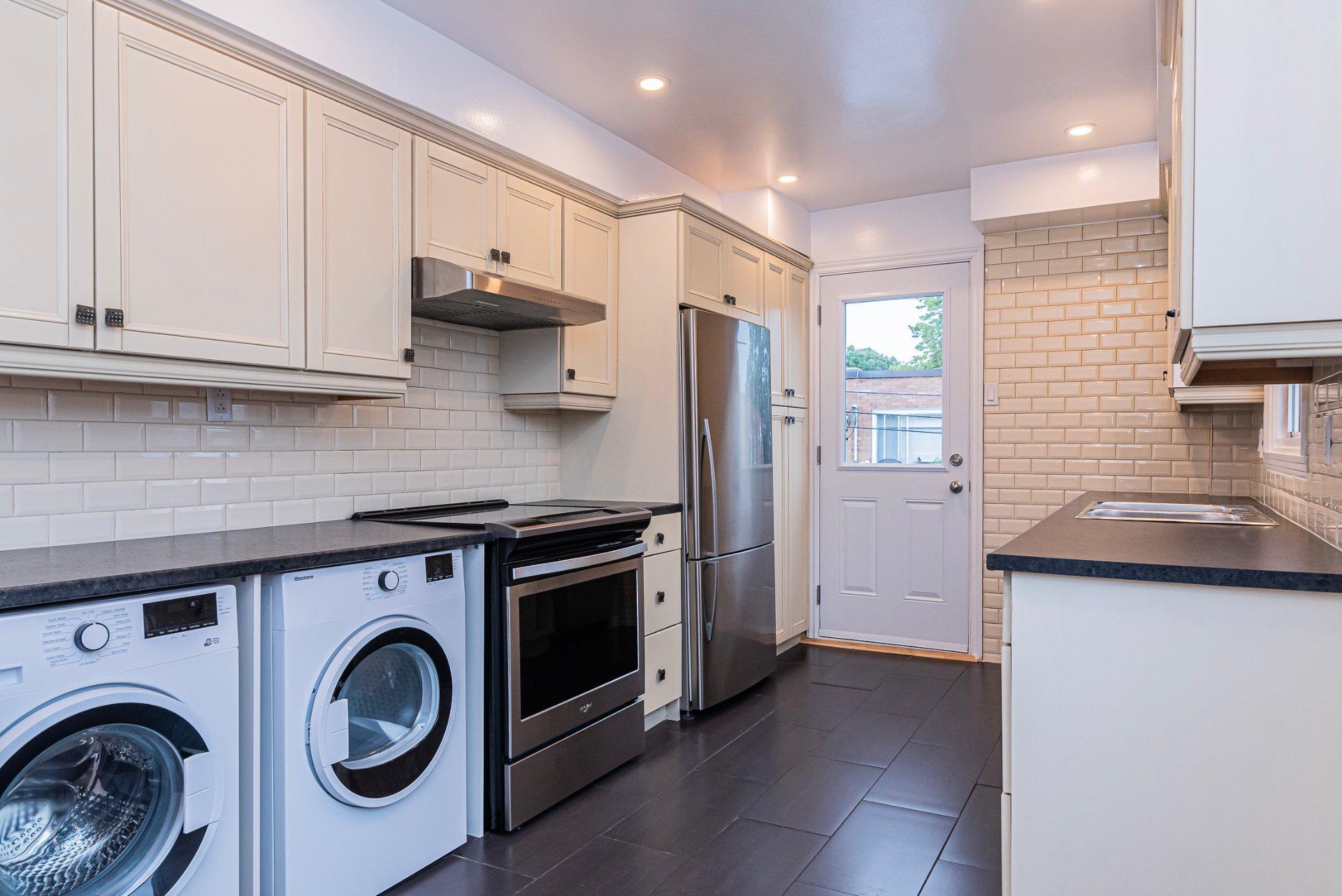 









11032


Rue James-Morrice

,
Montréal (Ahuntsic-Cartierville),




QC
H3M2E2

