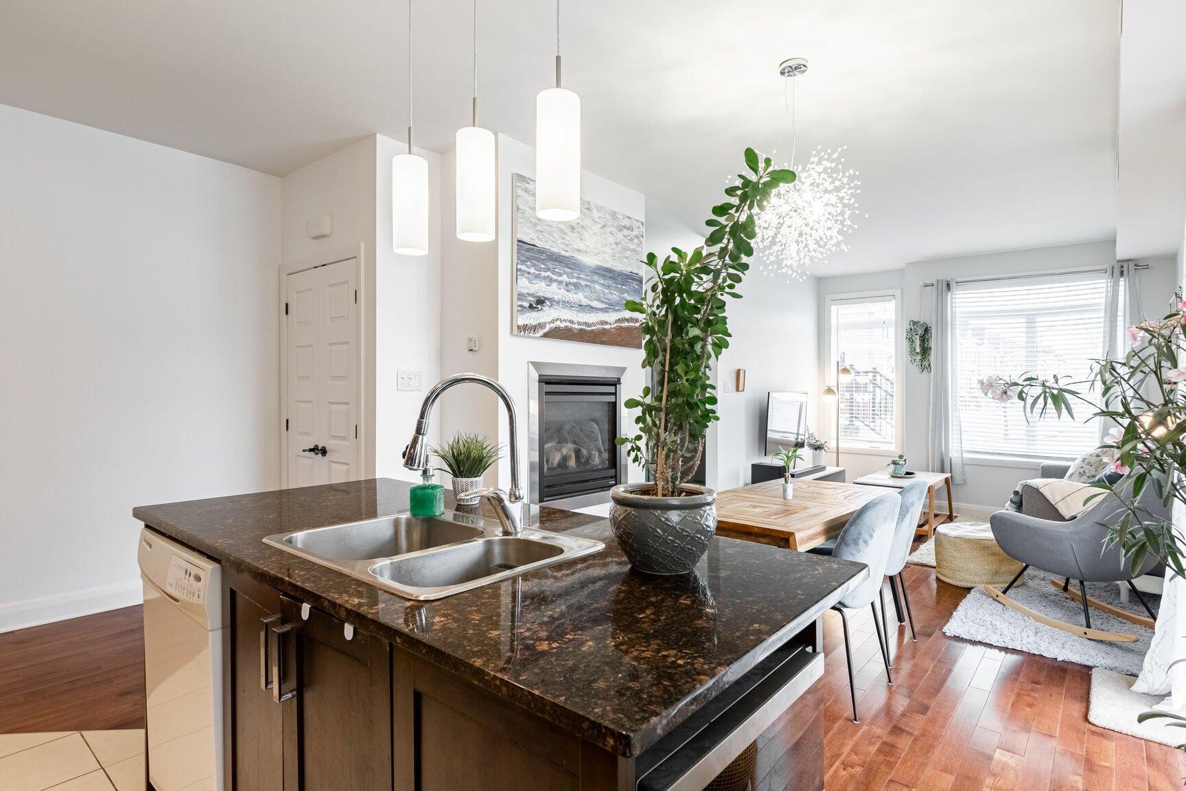 









3210


Rue des Francs-Bourgeois

,
Boisbriand,




QC
J7H0B9

