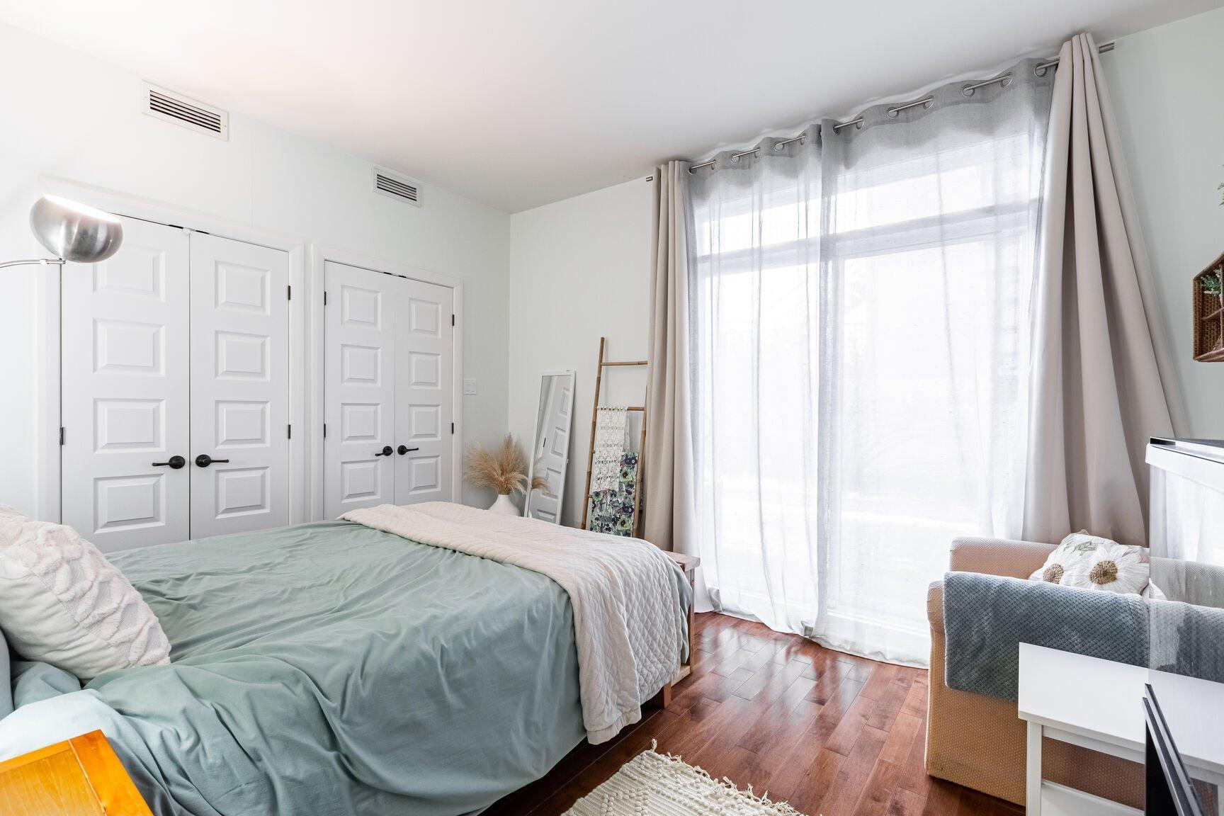 









3210


Rue des Francs-Bourgeois

,
Boisbriand,




QC
J7H0B9


