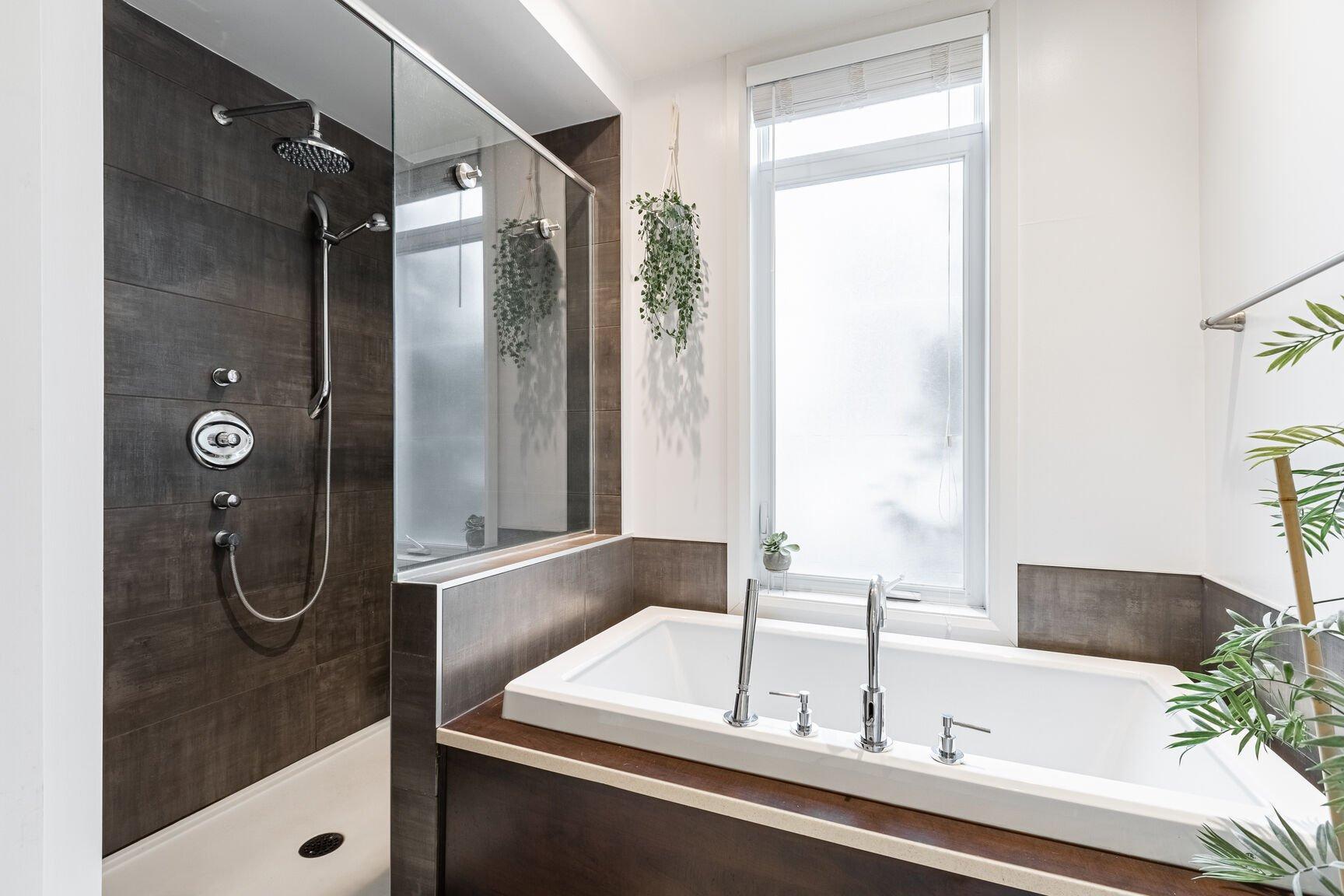 









3210


Rue des Francs-Bourgeois

,
Boisbriand,




QC
J7H0B9

