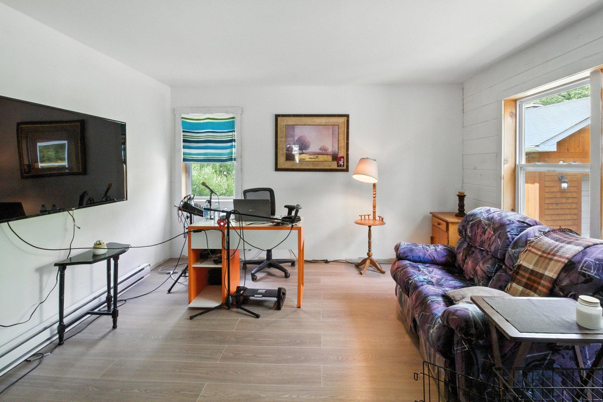 









112


Ch. Dufresne

,
Gatineau (Gatineau),




QC
J8R3C9

