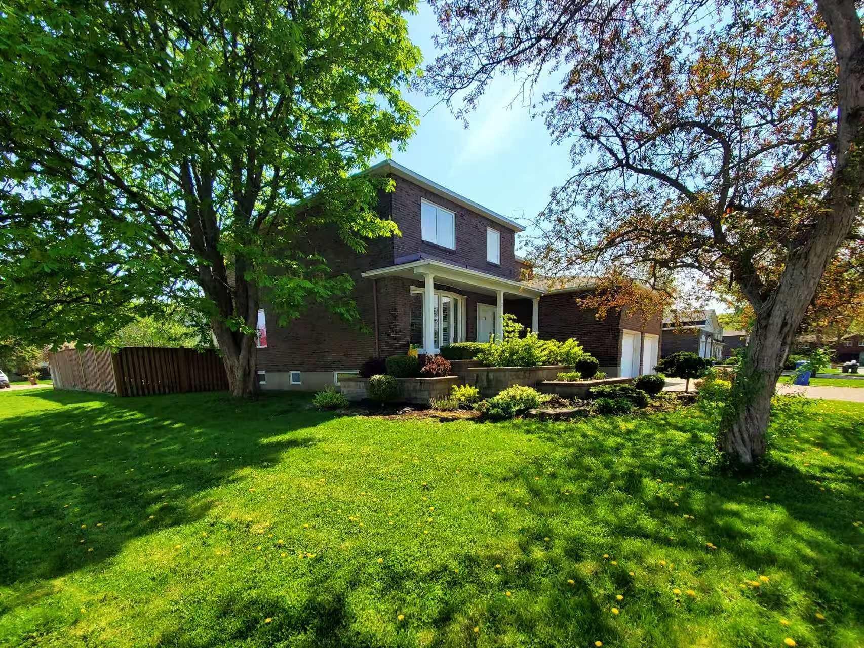 









2


Rue Lamont

,
Dollard-des-Ormeaux,




QC
H9B2H5

