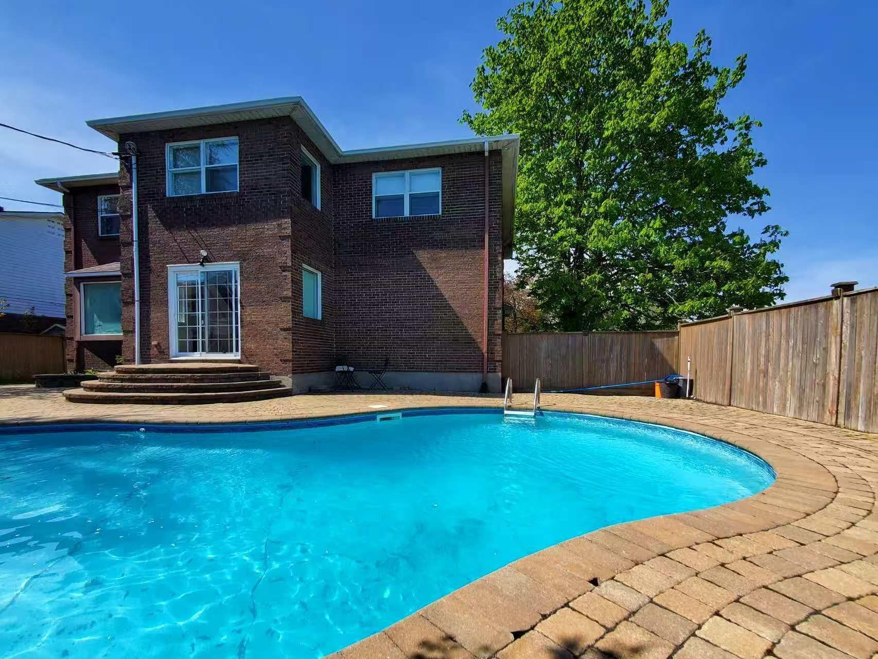 









2


Rue Lamont

,
Dollard-des-Ormeaux,




QC
H9B2H5

