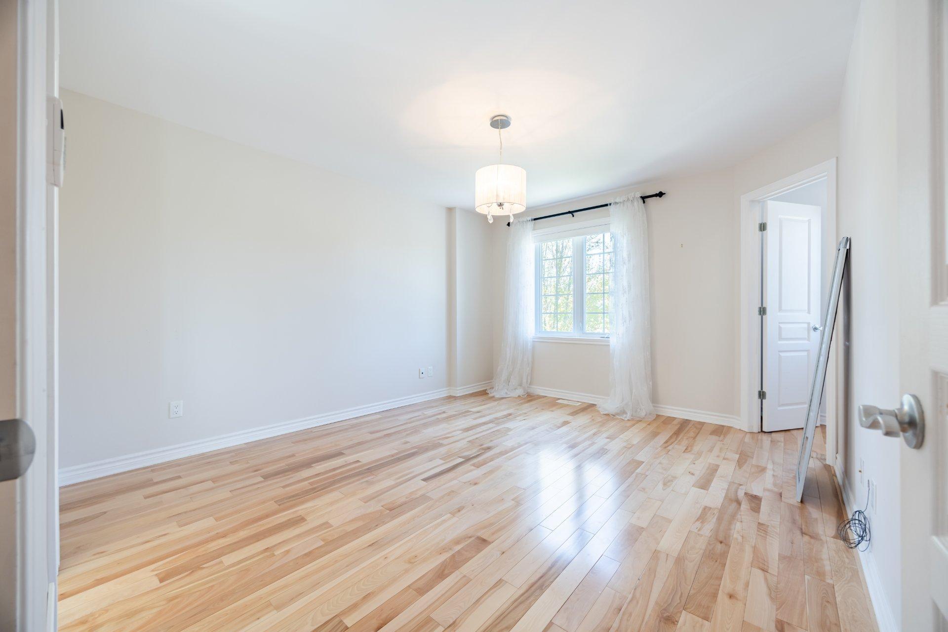 









18864


Rue du Traineau

,
Montréal (Pierrefonds-Roxboro),




QC
H9K0A1

