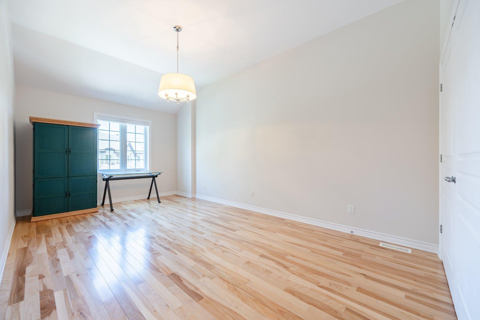 









18864


Rue du Traineau

,
Montréal (Pierrefonds-Roxboro),




QC
H9K0A1

