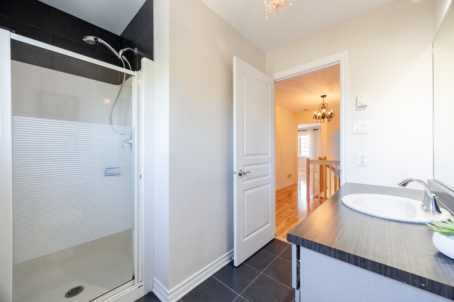 









18864


Rue du Traineau

,
Montréal (Pierrefonds-Roxboro),




QC
H9K0A1

