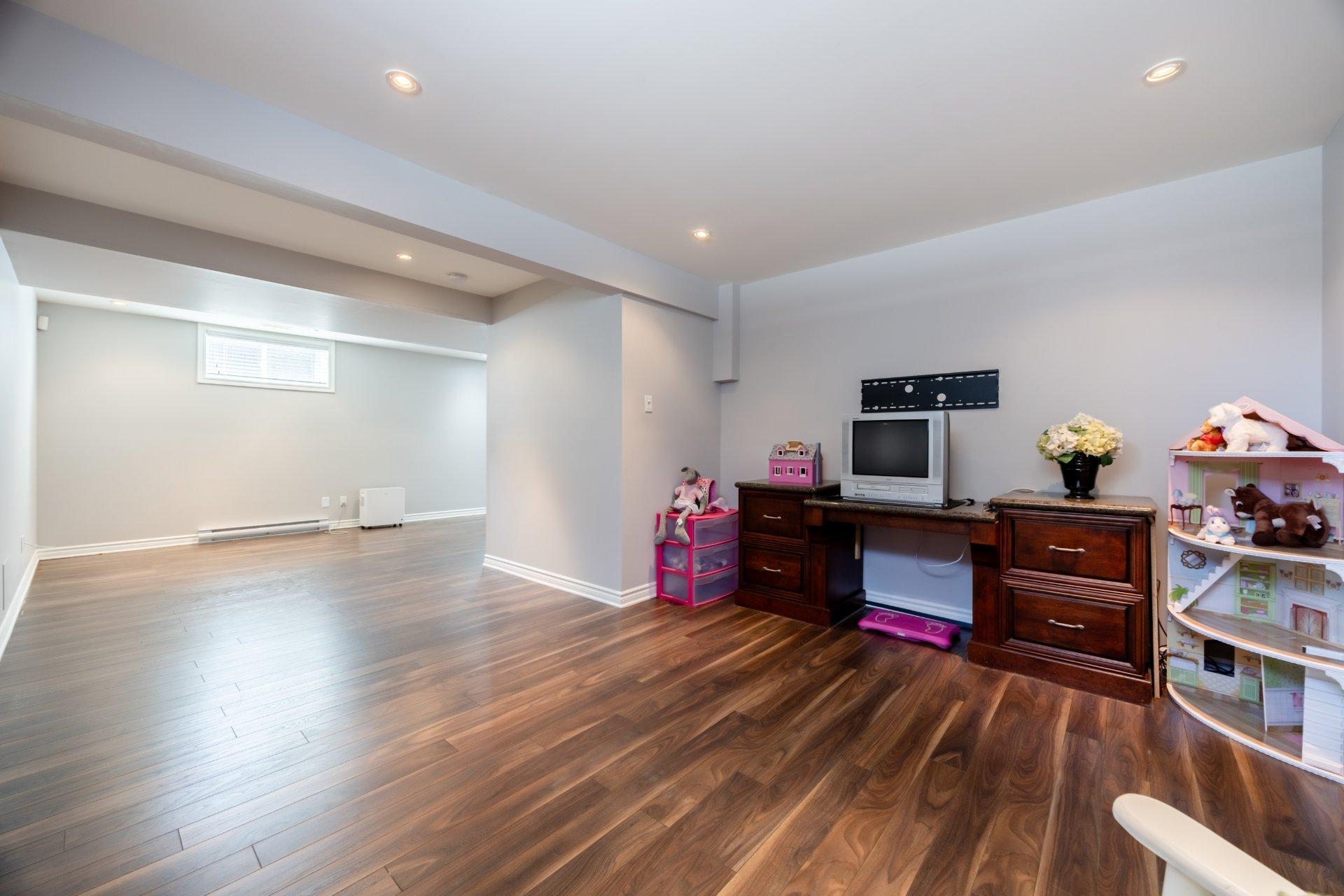 









18864


Rue du Traineau

,
Montréal (Pierrefonds-Roxboro),




QC
H9K0A1

