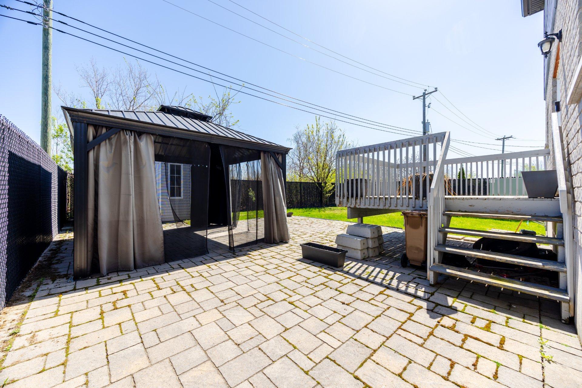 









18864


Rue du Traineau

,
Montréal (Pierrefonds-Roxboro),




QC
H9K0A1

