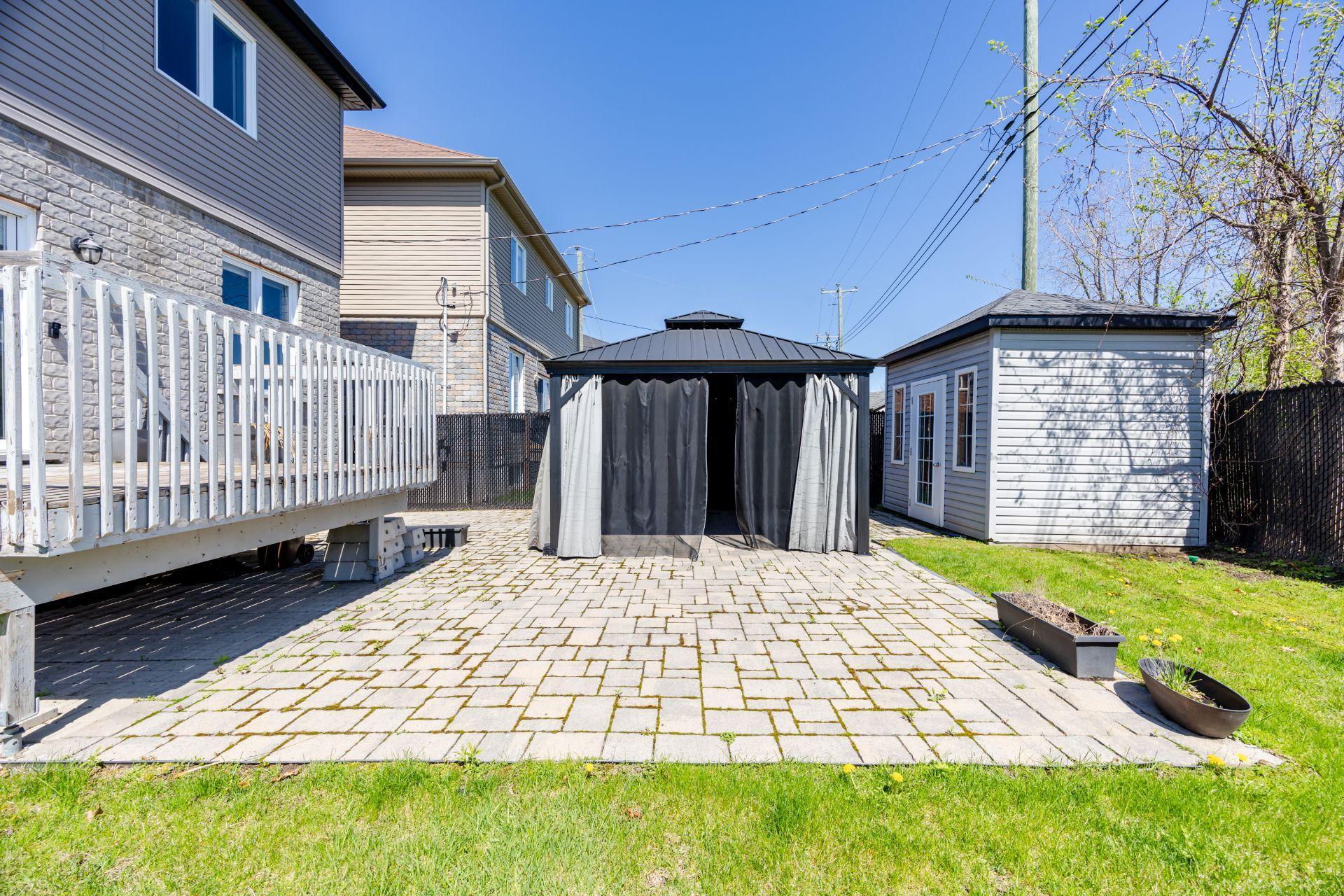 









18864


Rue du Traineau

,
Montréal (Pierrefonds-Roxboro),




QC
H9K0A1

