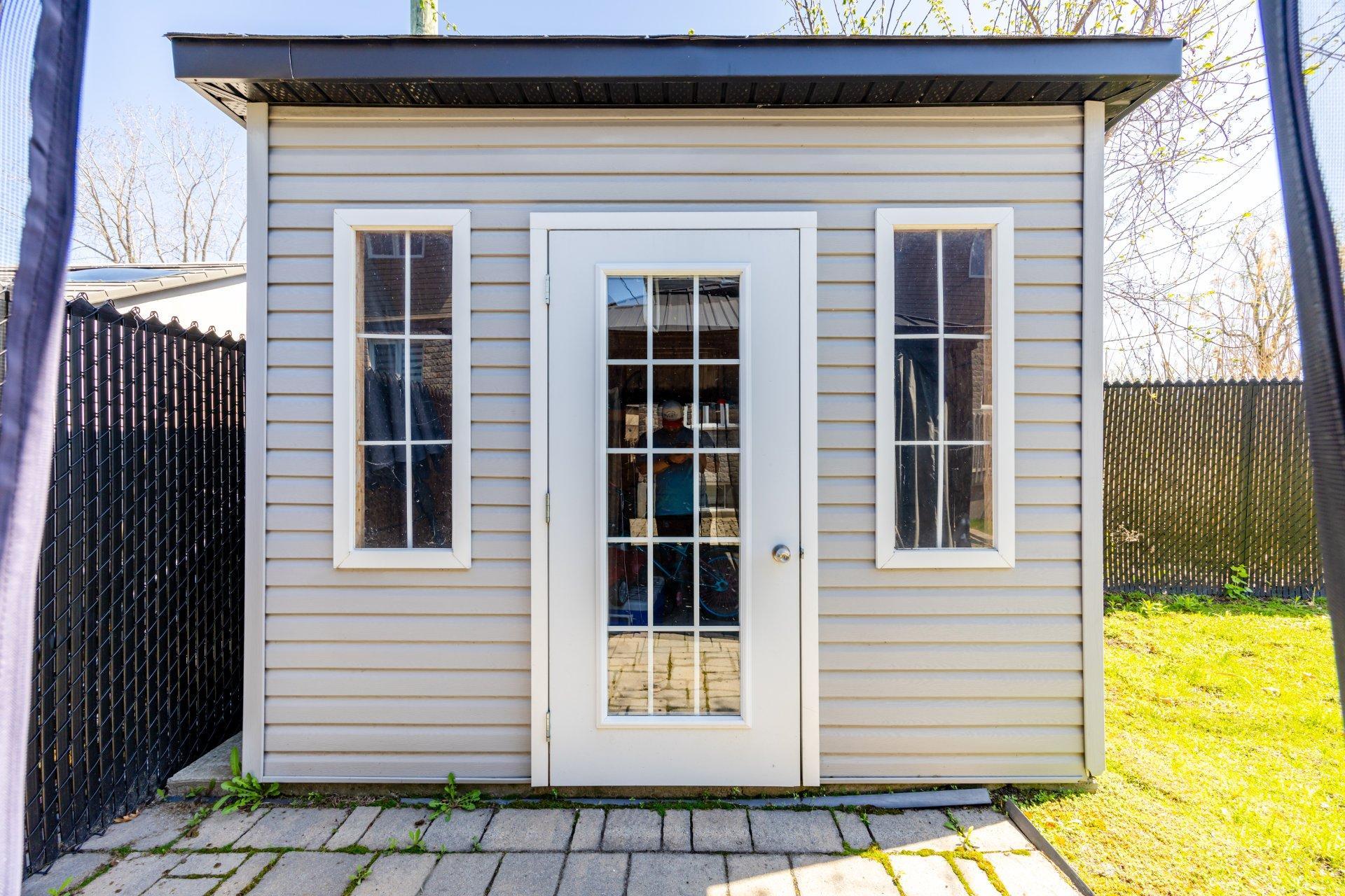 









18864


Rue du Traineau

,
Montréal (Pierrefonds-Roxboro),




QC
H9K0A1

