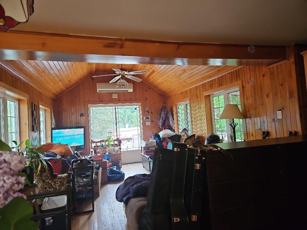 









2822


Ch. des Hauteurs

,
Sainte-Lucie-des-Laurentides,




QC
J0T2J0

