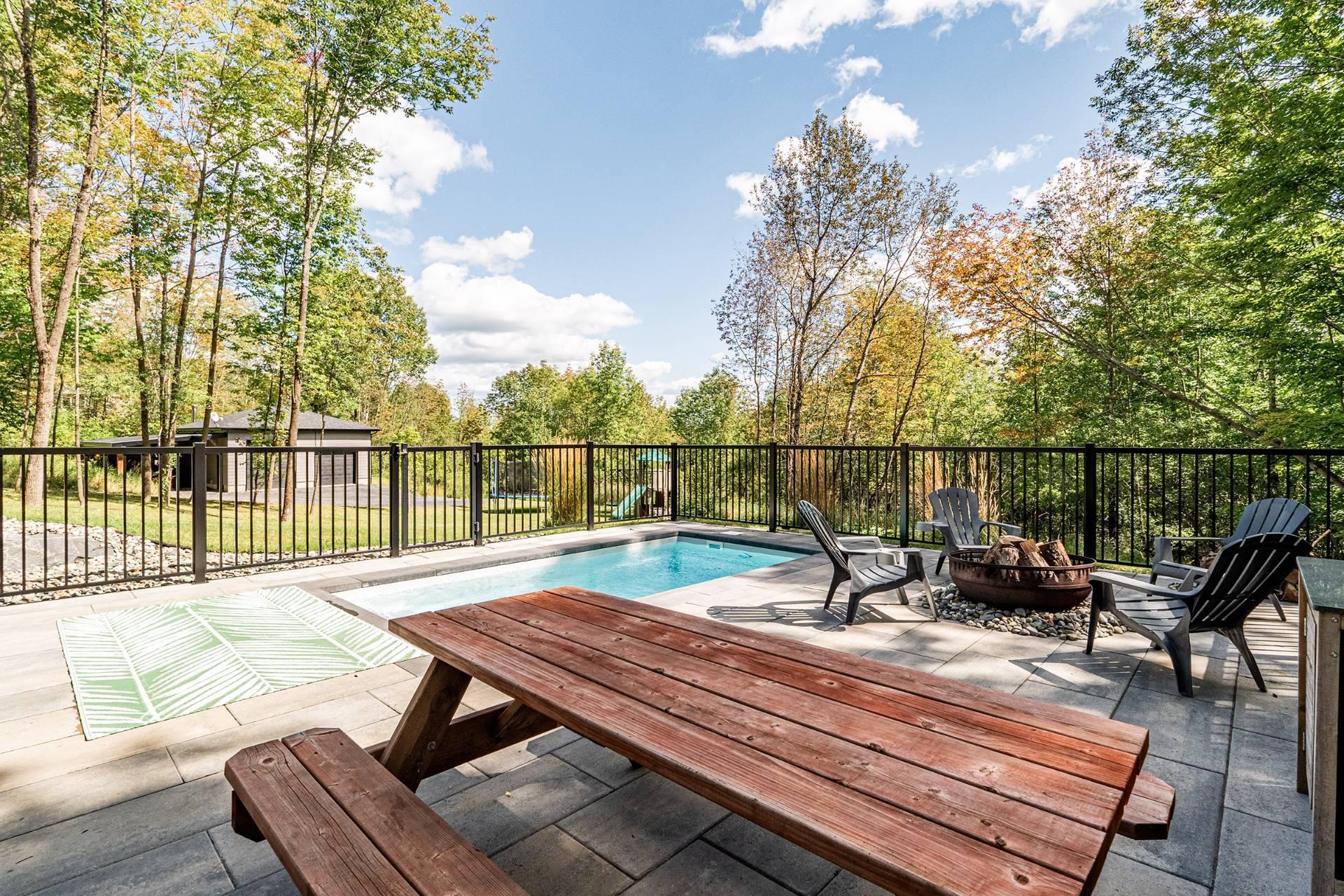 









4535


Ch. de Capelton

,
Hatley - Canton,




QC
J0B2C0

