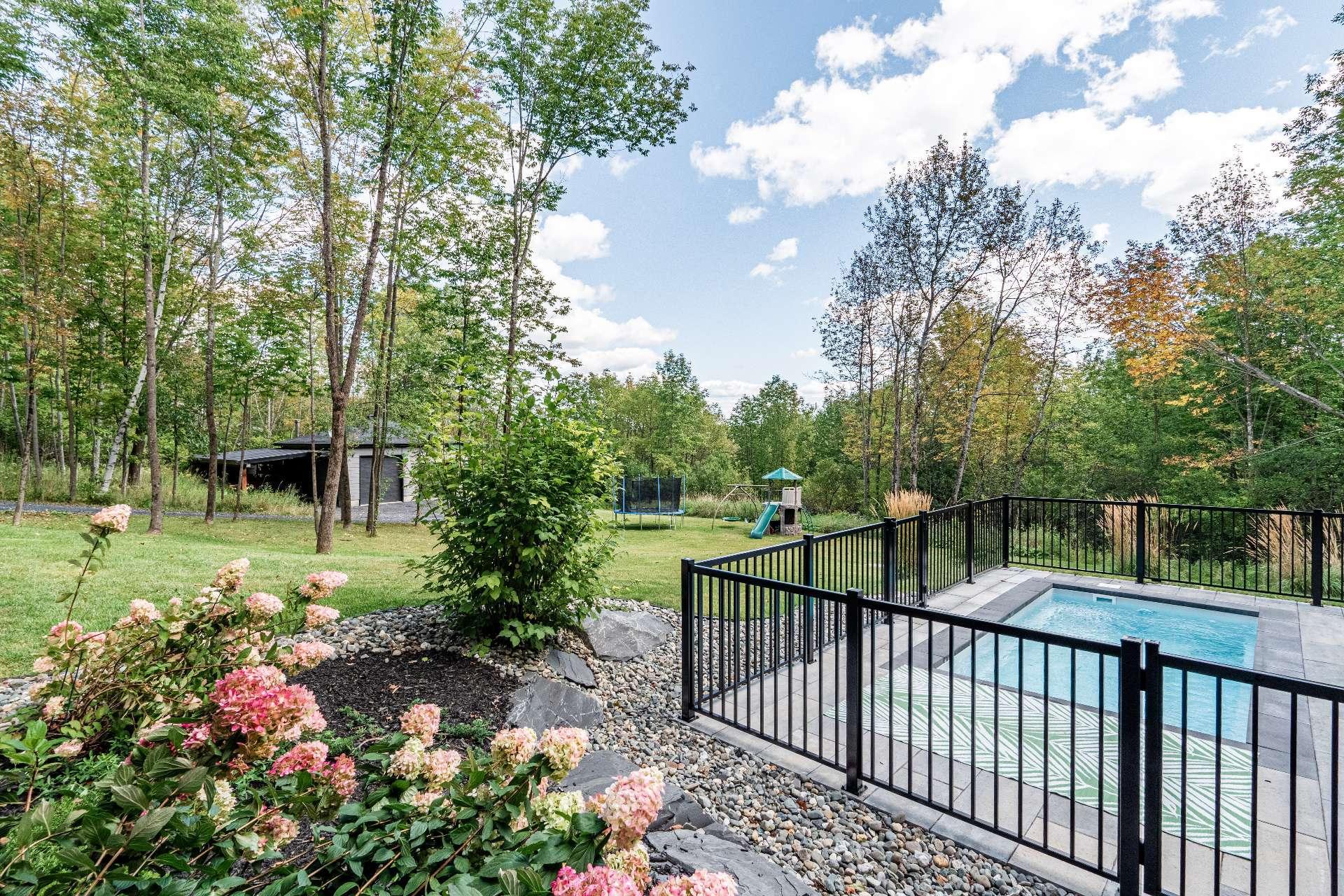 









4535


Ch. de Capelton

,
Hatley - Canton,




QC
J0B2C0

