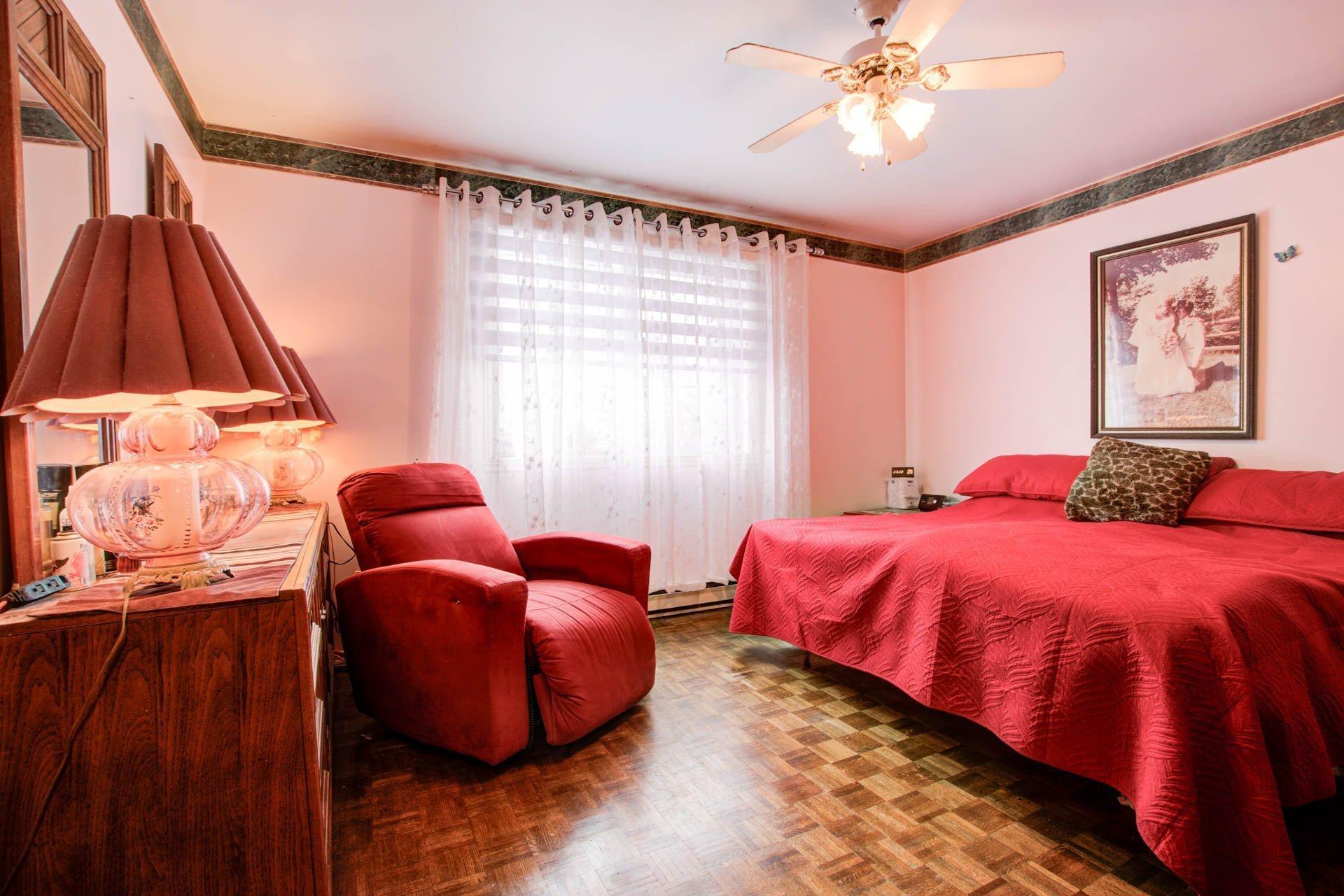 









17142


Rue Thomas-Baillairgé

,
Montréal (Pierrefonds-Roxboro),




QC
H9J3P3

