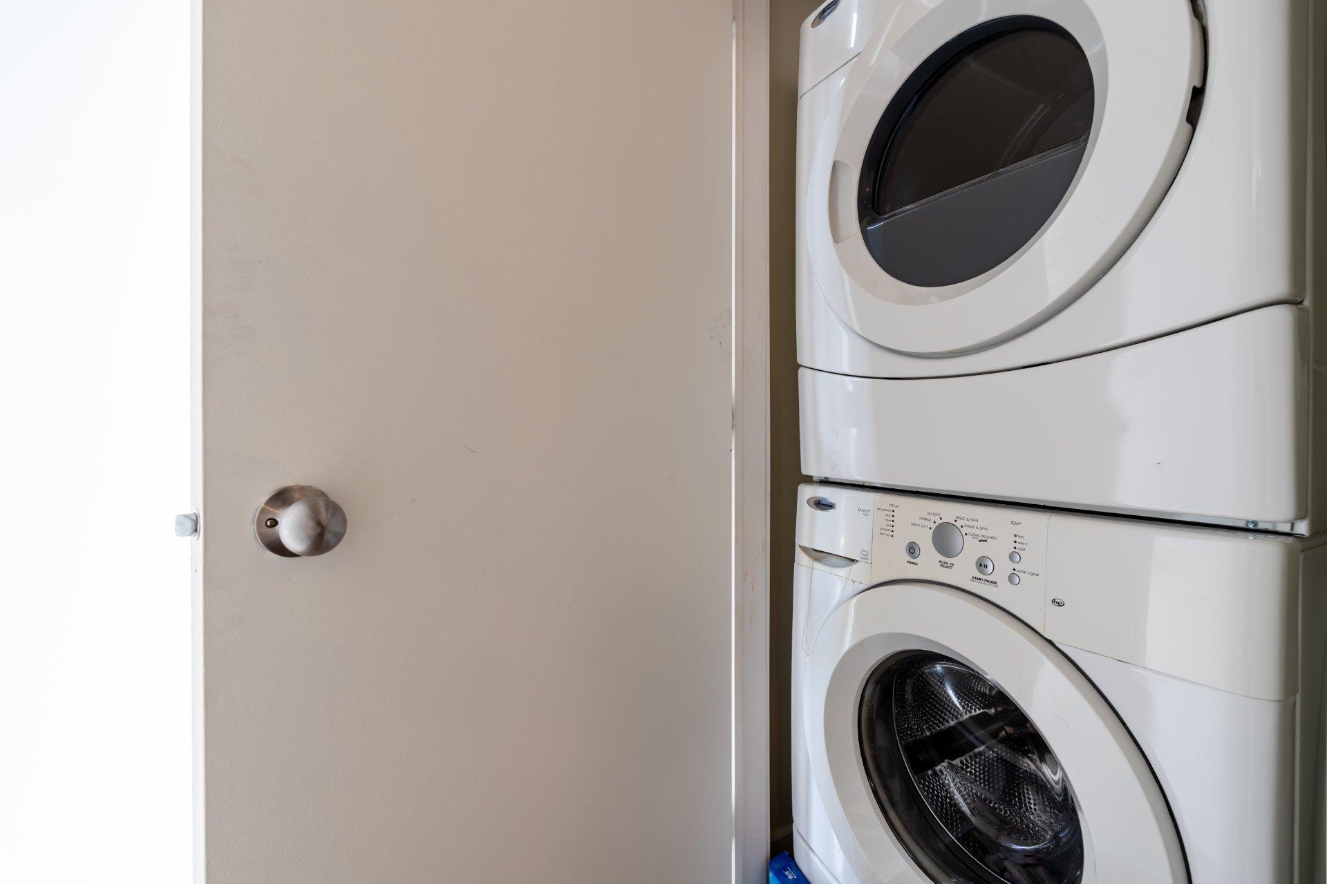 









1414


Rue Chomedey

, 455,
Montréal (Ville-Marie),




QC
H3H0A2

