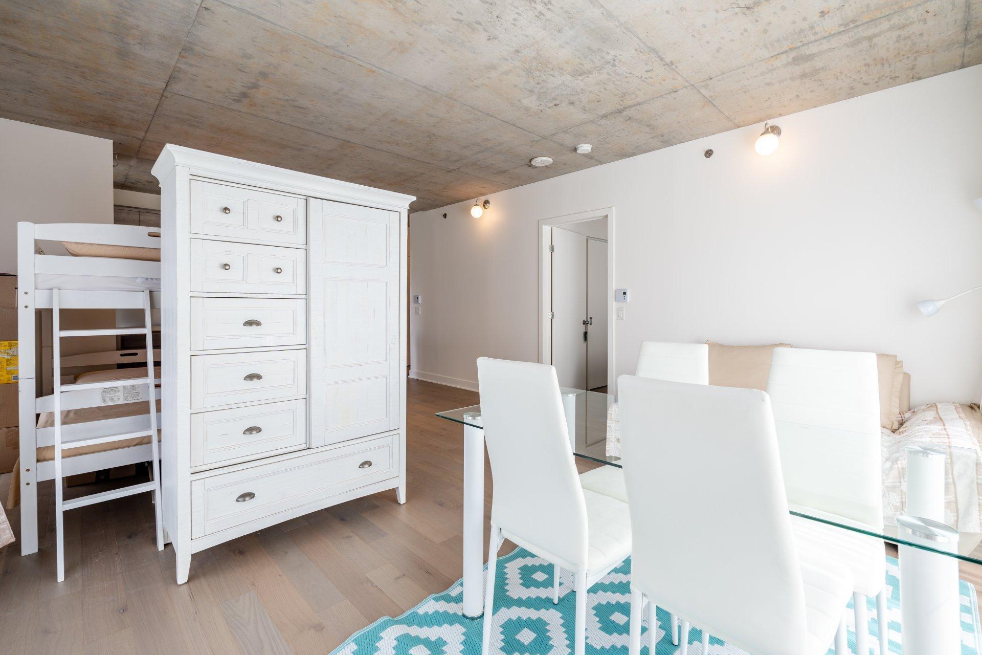









1414


Rue Chomedey

, 455,
Montréal (Ville-Marie),




QC
H3H0A2

