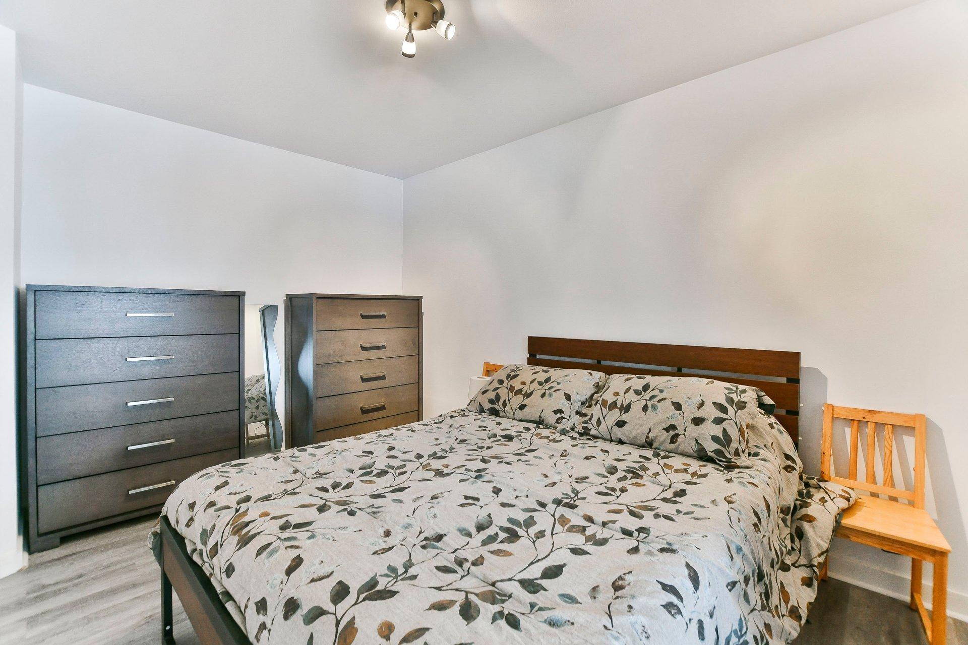 









8835


Av. Gravel

,
Laval (Saint-François),




QC
H7A1P2

