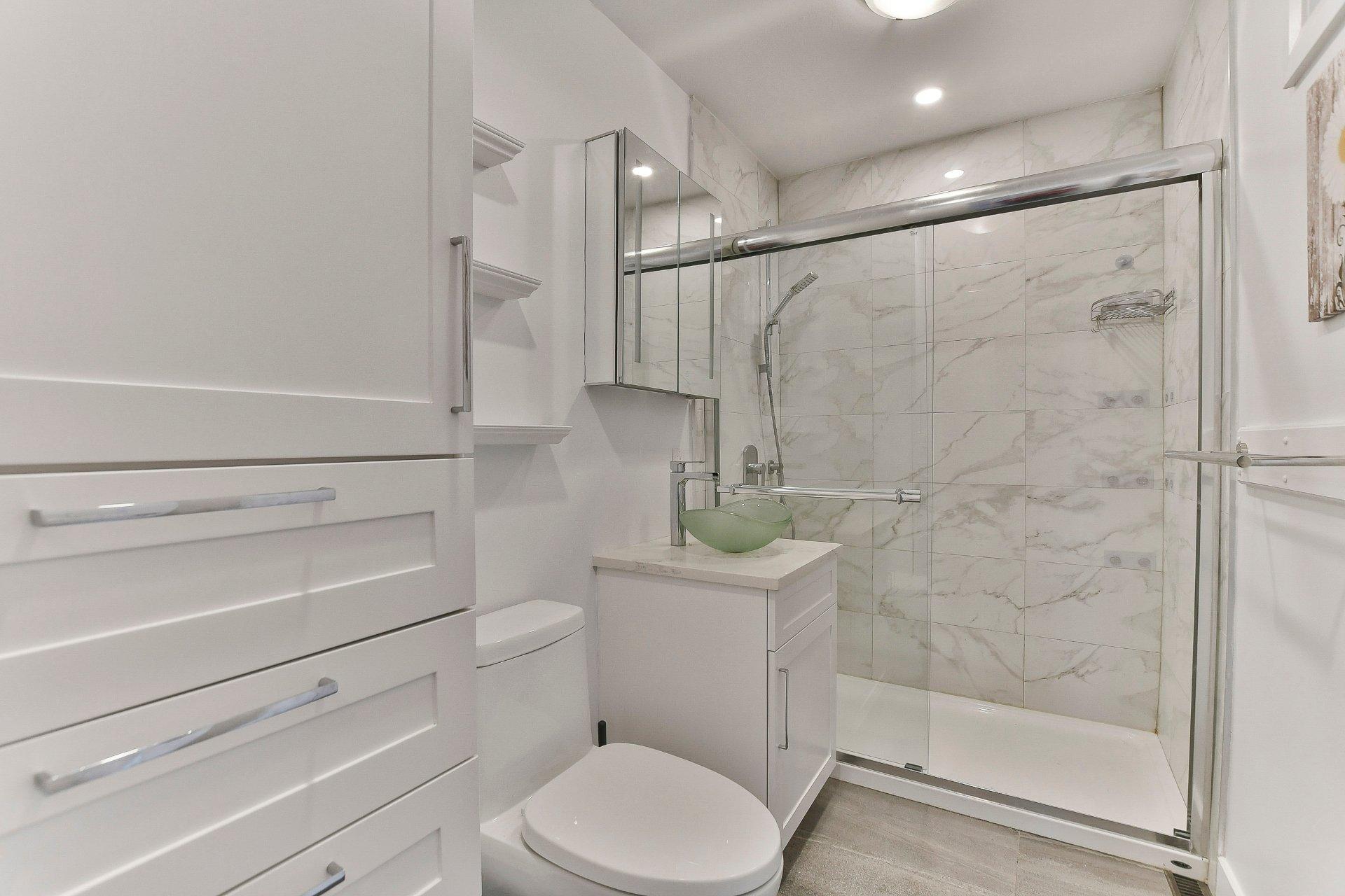 









8835


Av. Gravel

,
Laval (Saint-François),




QC
H7A1P2

