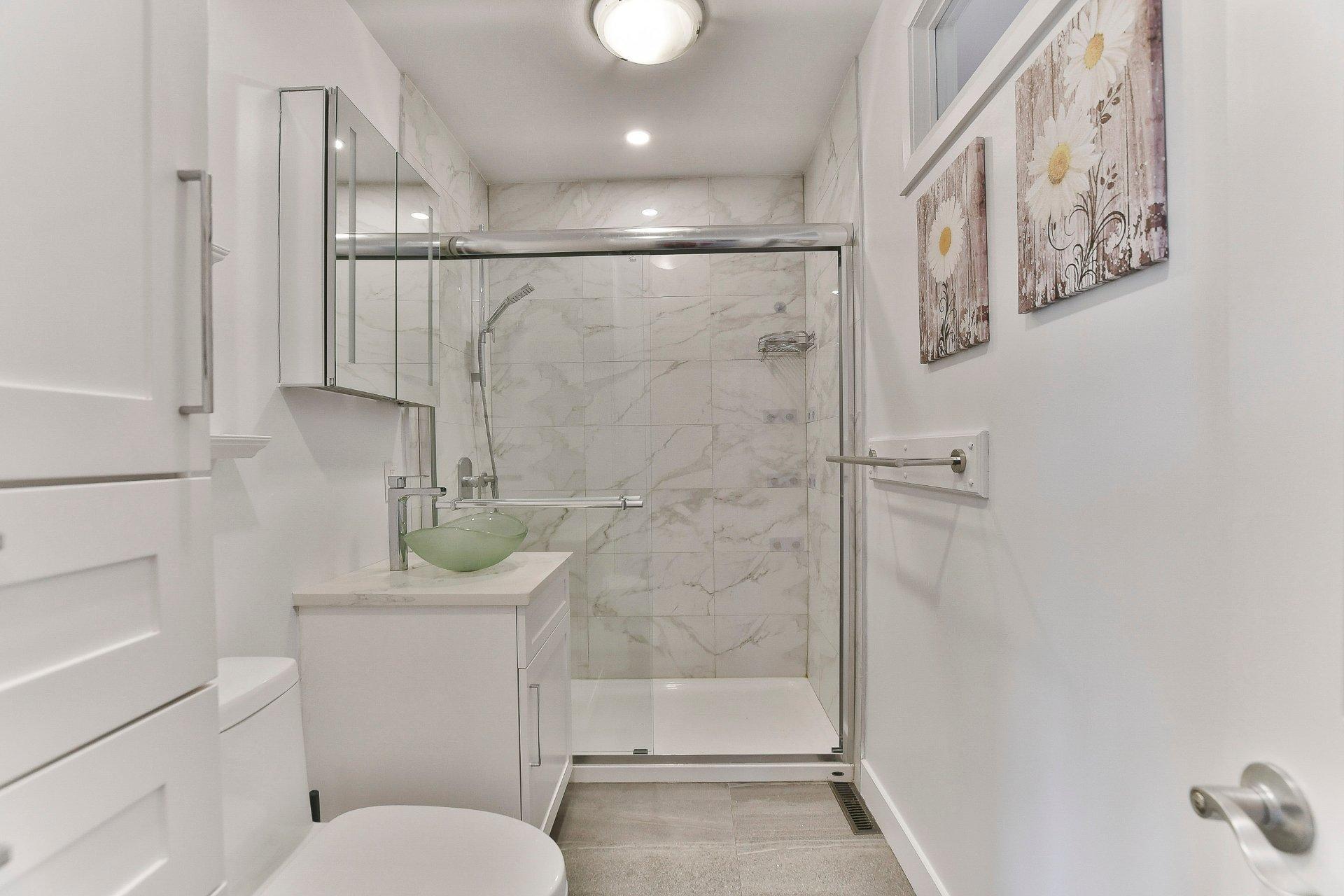 









8835


Av. Gravel

,
Laval (Saint-François),




QC
H7A1P2

