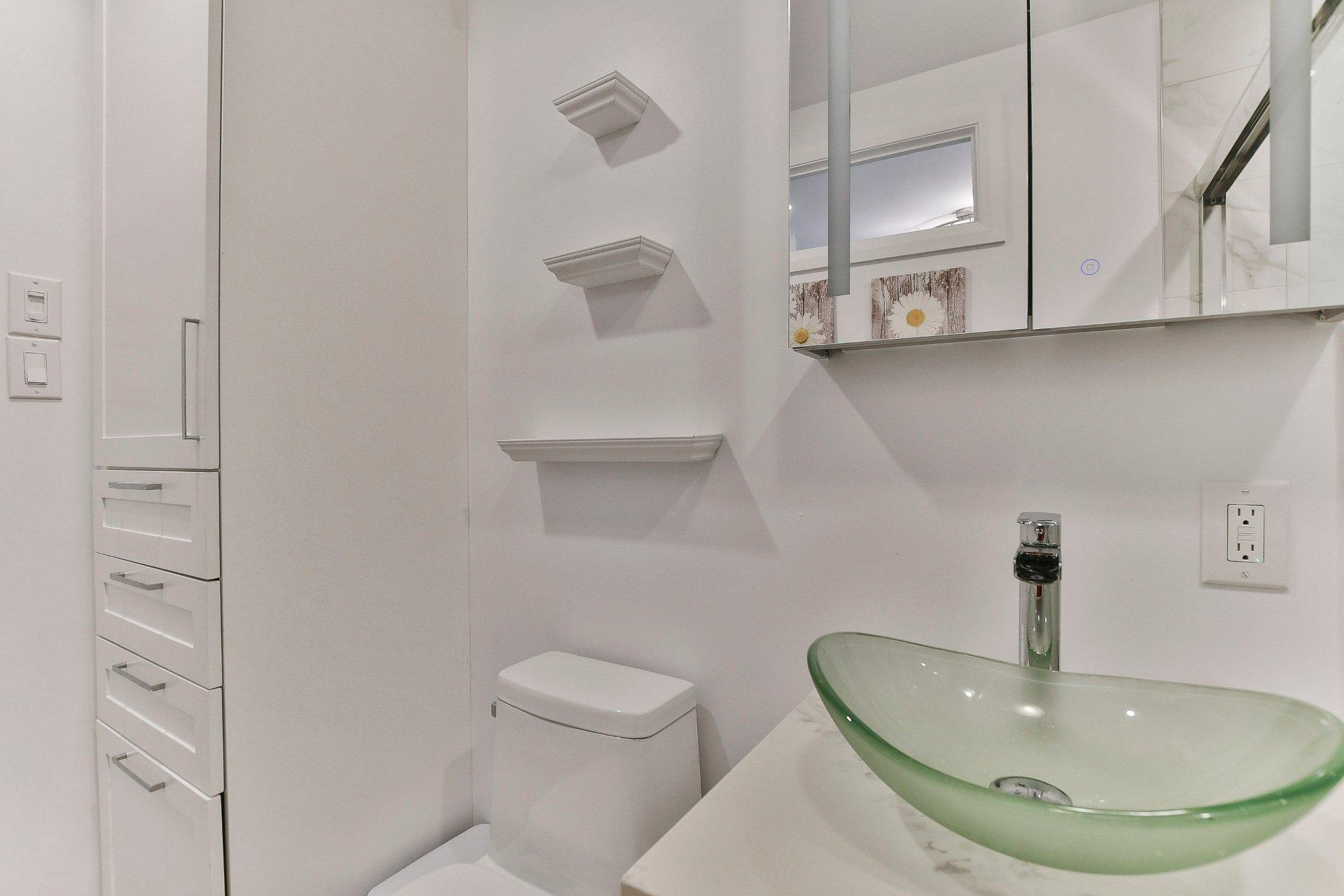 









8835


Av. Gravel

,
Laval (Saint-François),




QC
H7A1P2

