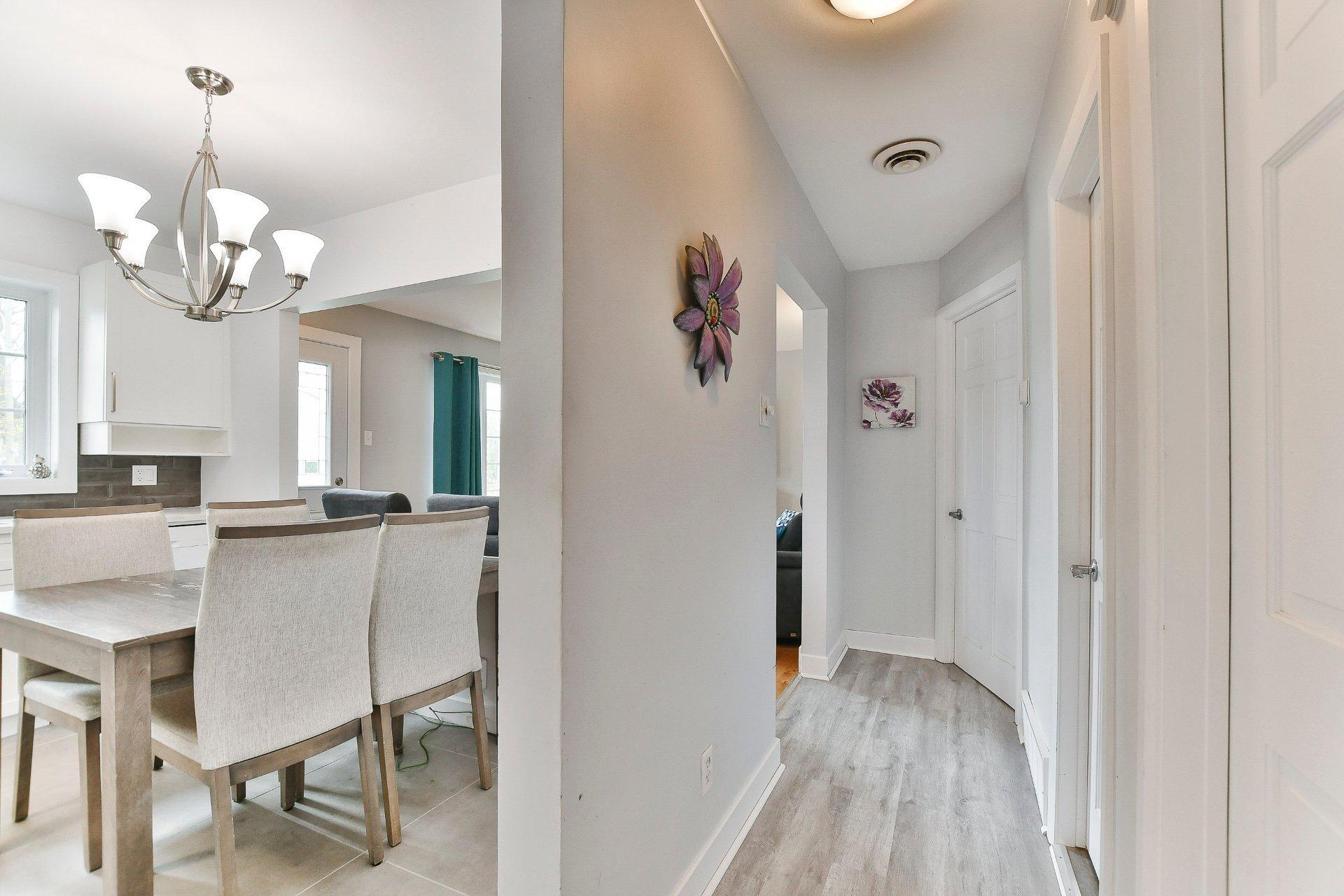 









8835


Av. Gravel

,
Laval (Saint-François),




QC
H7A1P2

