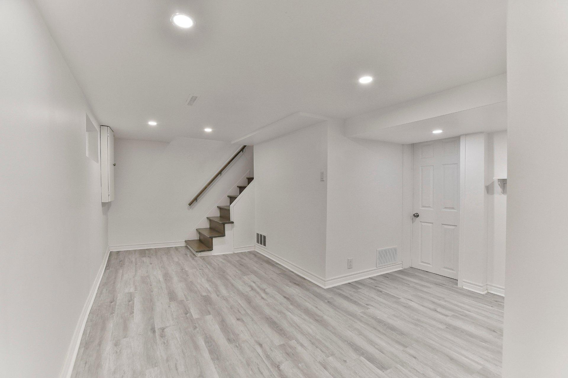 









8835


Av. Gravel

,
Laval (Saint-François),




QC
H7A1P2

