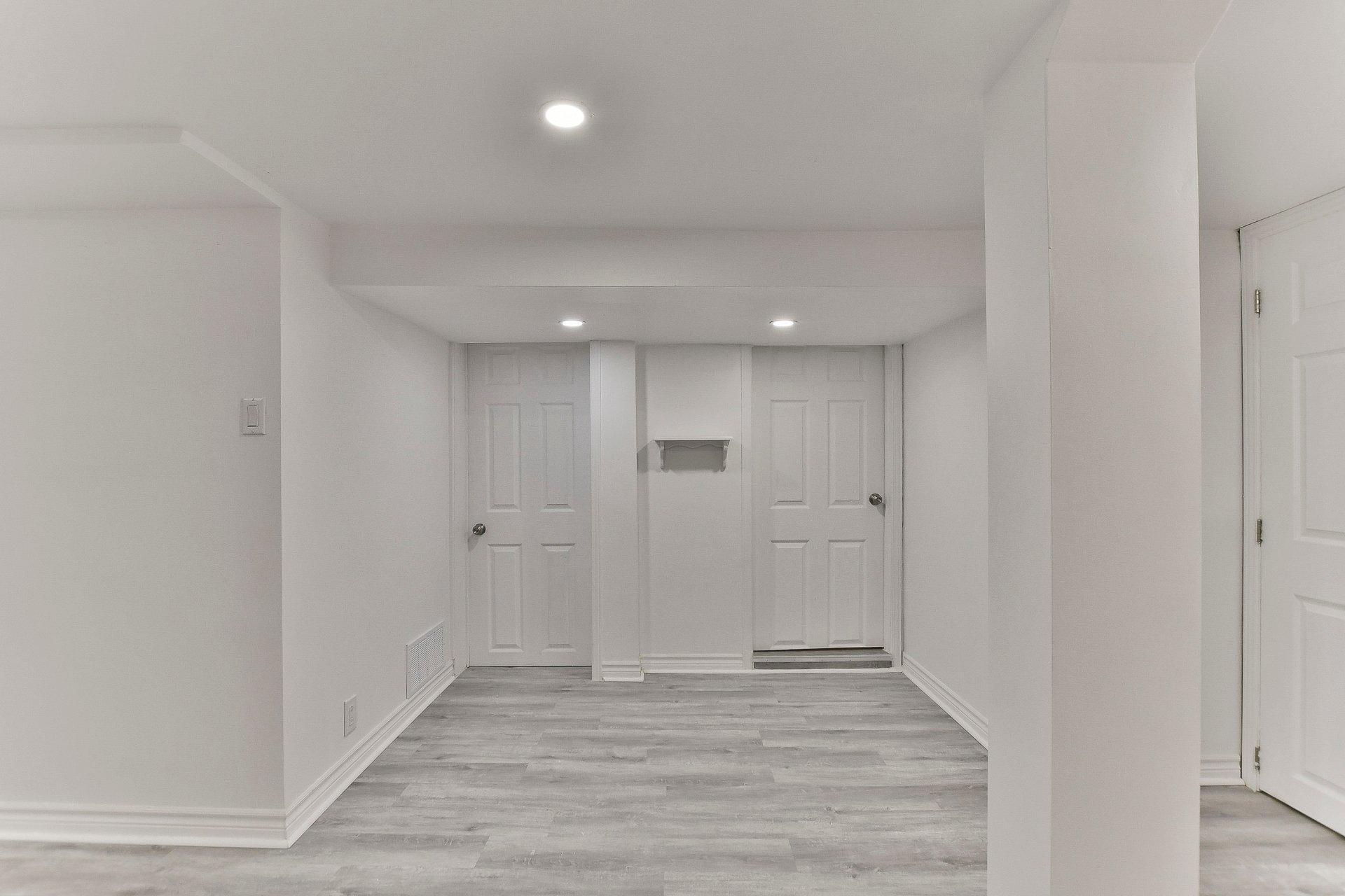 









8835


Av. Gravel

,
Laval (Saint-François),




QC
H7A1P2

