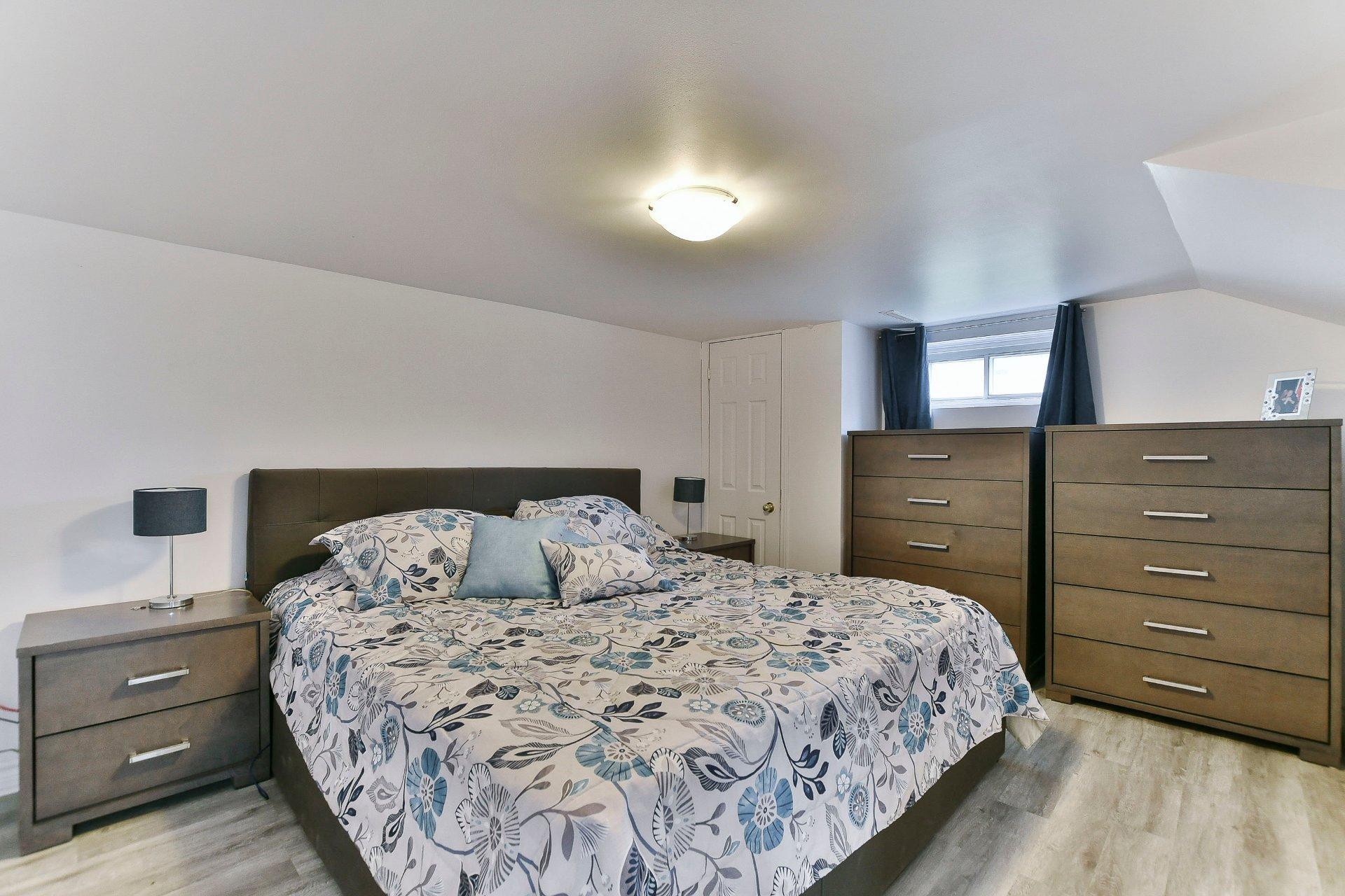 









8835


Av. Gravel

,
Laval (Saint-François),




QC
H7A1P2

