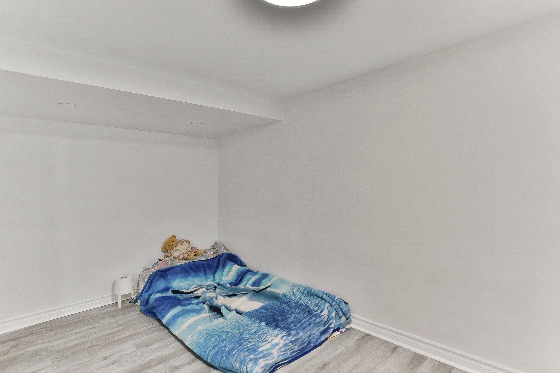 









8835


Av. Gravel

,
Laval (Saint-François),




QC
H7A1P2

