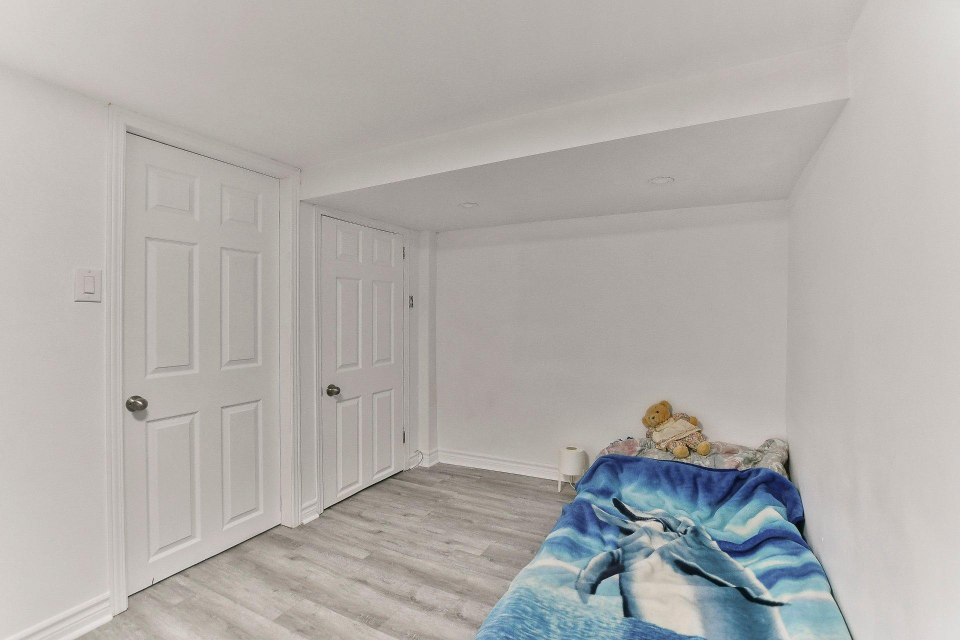 









8835


Av. Gravel

,
Laval (Saint-François),




QC
H7A1P2

