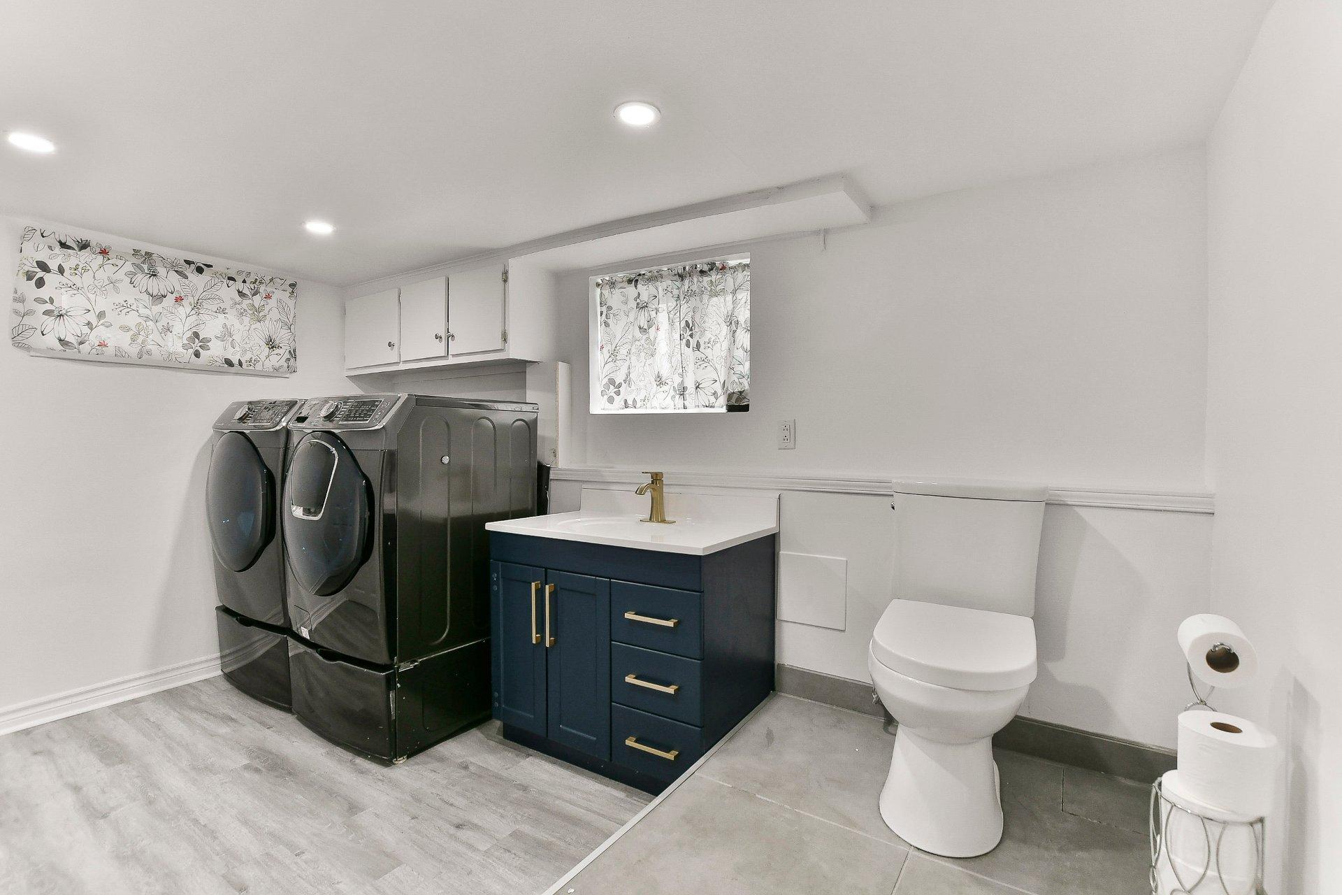 









8835


Av. Gravel

,
Laval (Saint-François),




QC
H7A1P2

