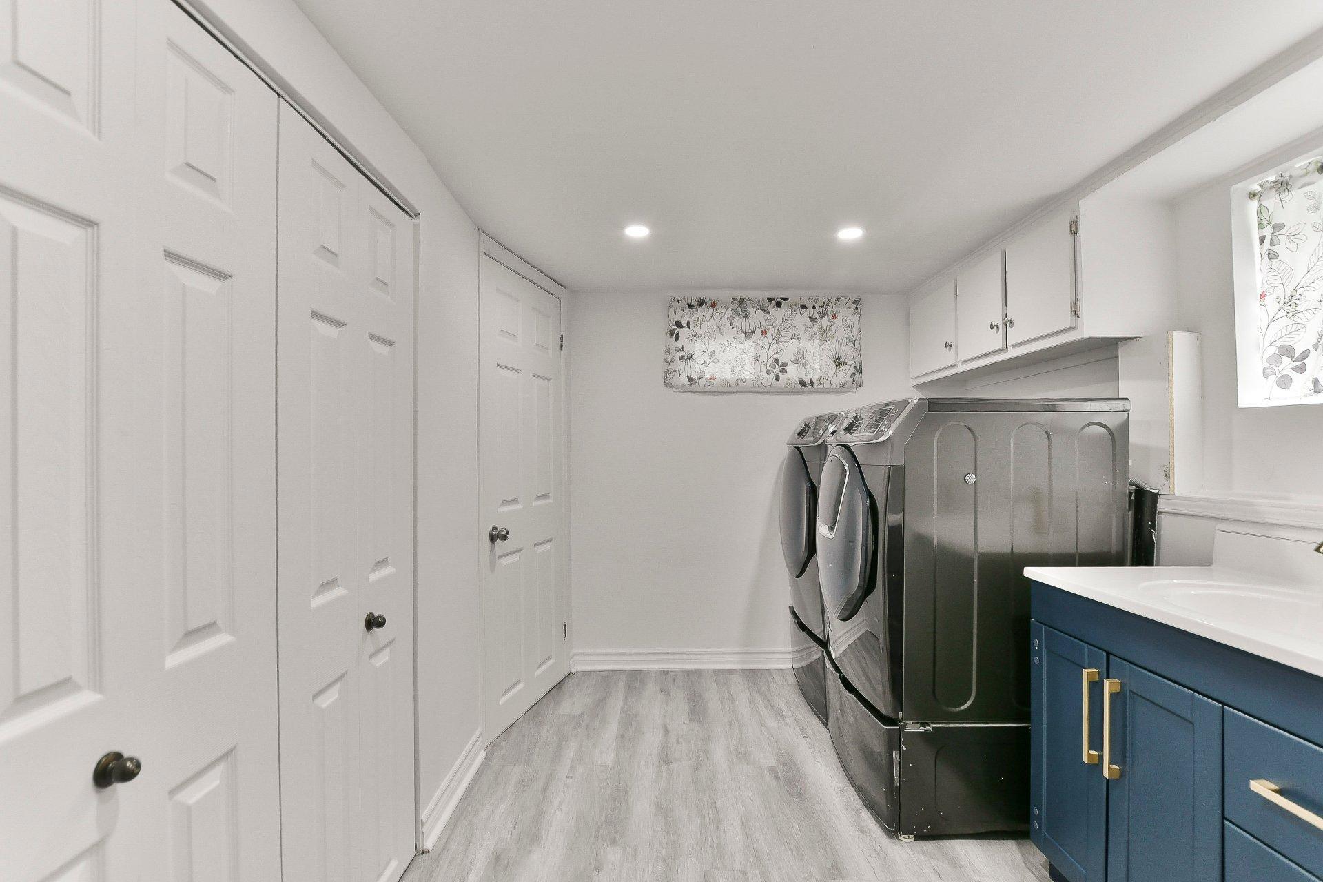 









8835


Av. Gravel

,
Laval (Saint-François),




QC
H7A1P2

