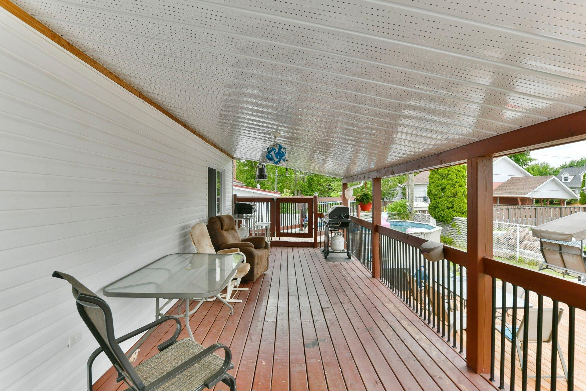 









8835


Av. Gravel

,
Laval (Saint-François),




QC
H7A1P2

