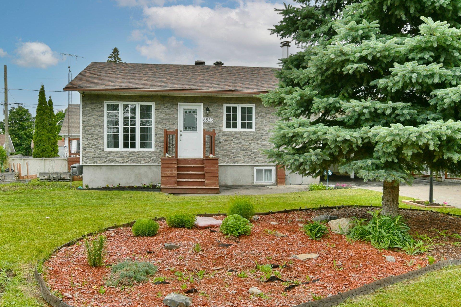 









8835


Av. Gravel

,
Laval (Saint-François),




QC
H7A1P2

