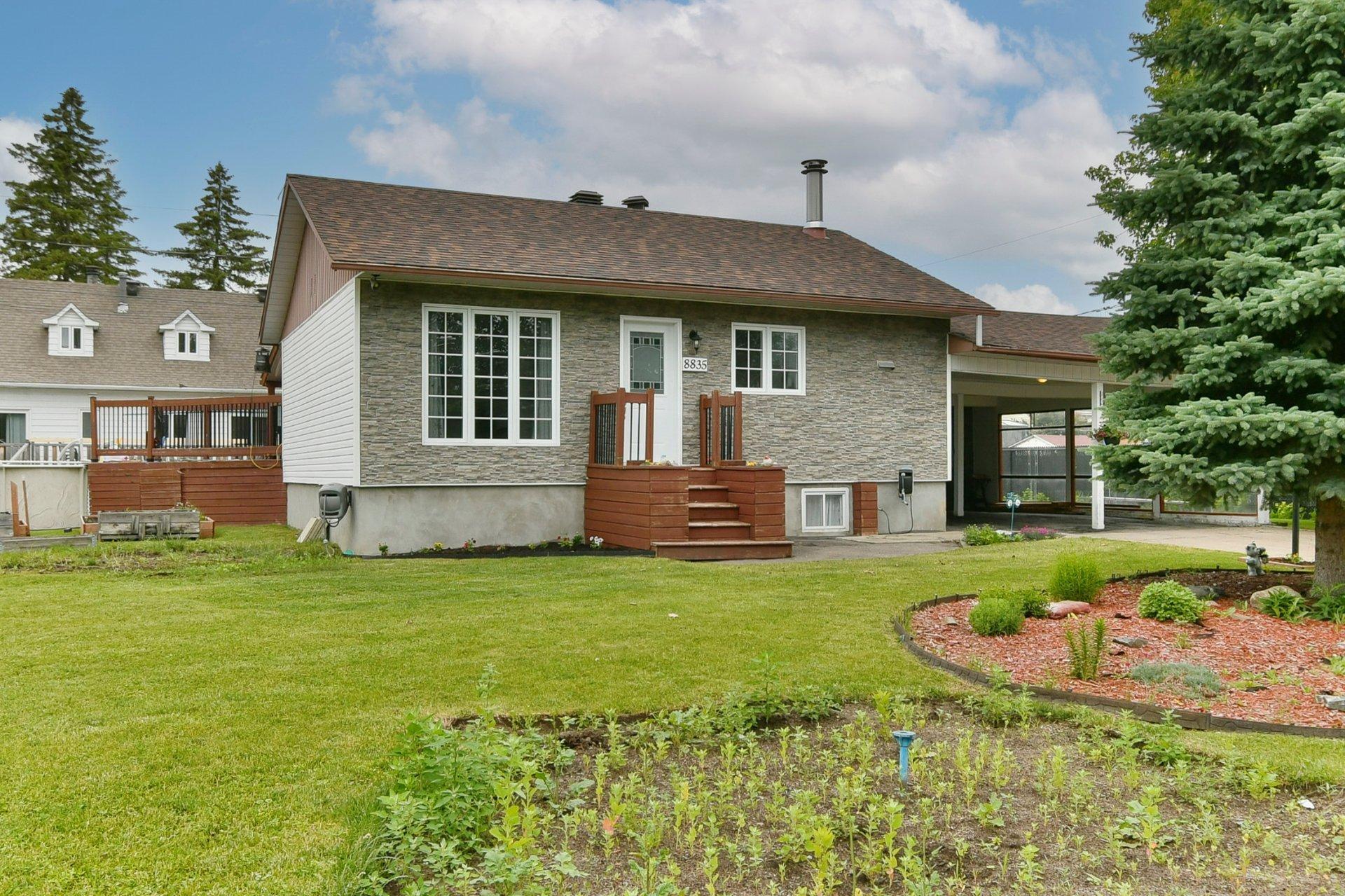 









8835


Av. Gravel

,
Laval (Saint-François),




QC
H7A1P2

