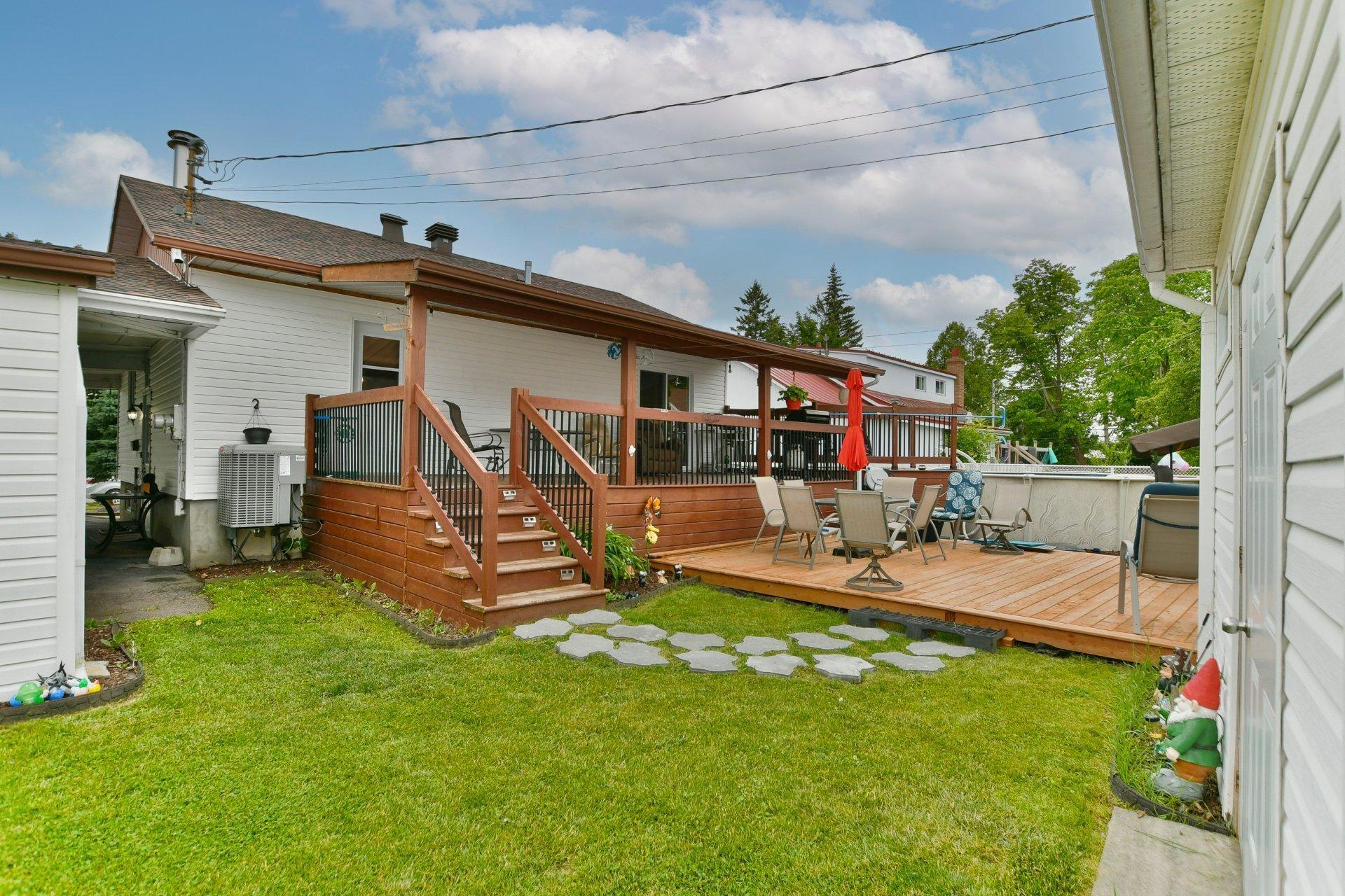 









8835


Av. Gravel

,
Laval (Saint-François),




QC
H7A1P2

