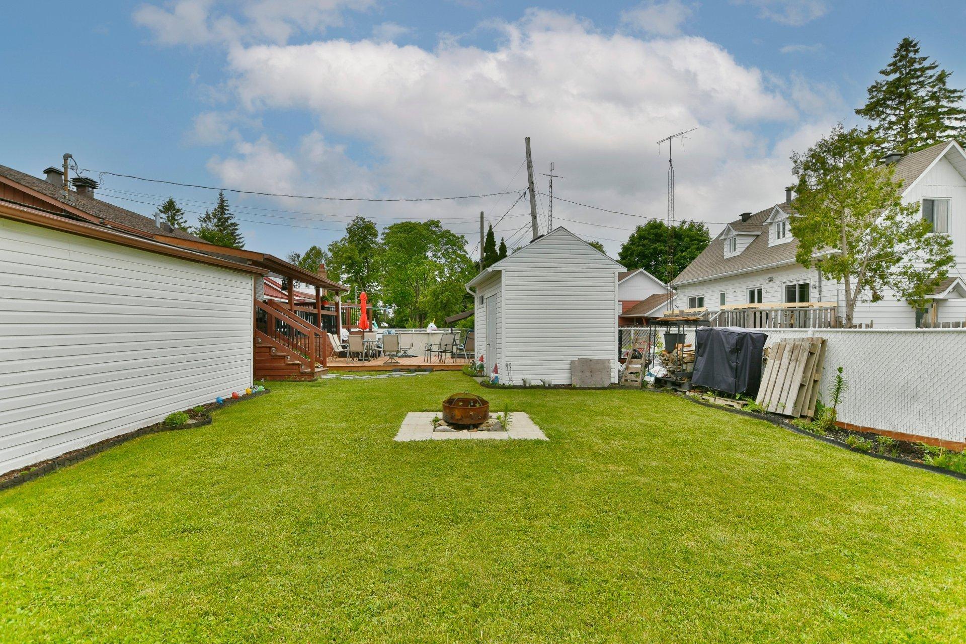 









8835


Av. Gravel

,
Laval (Saint-François),




QC
H7A1P2

